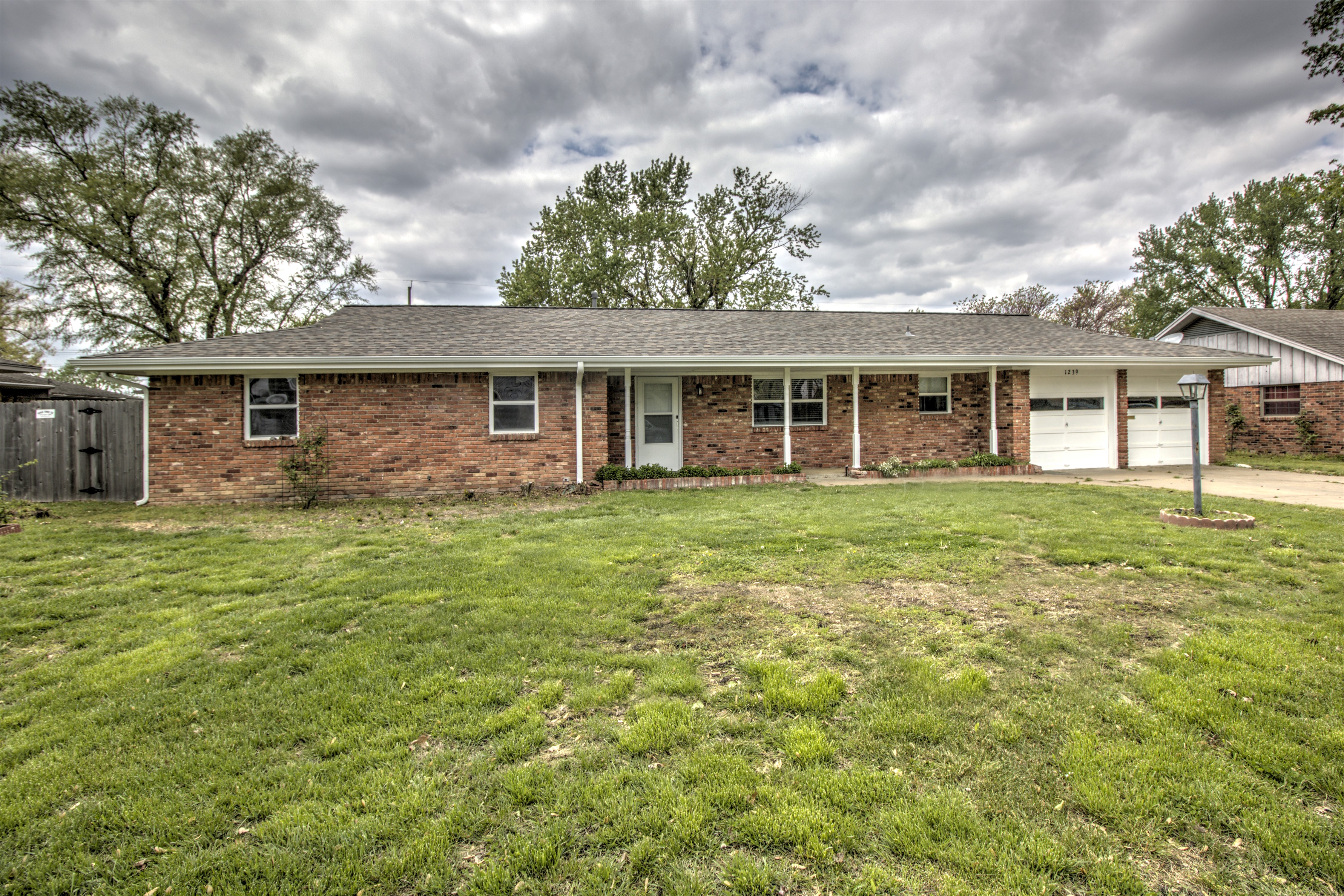 1239 Se Greystone Avenue Property Photo 1