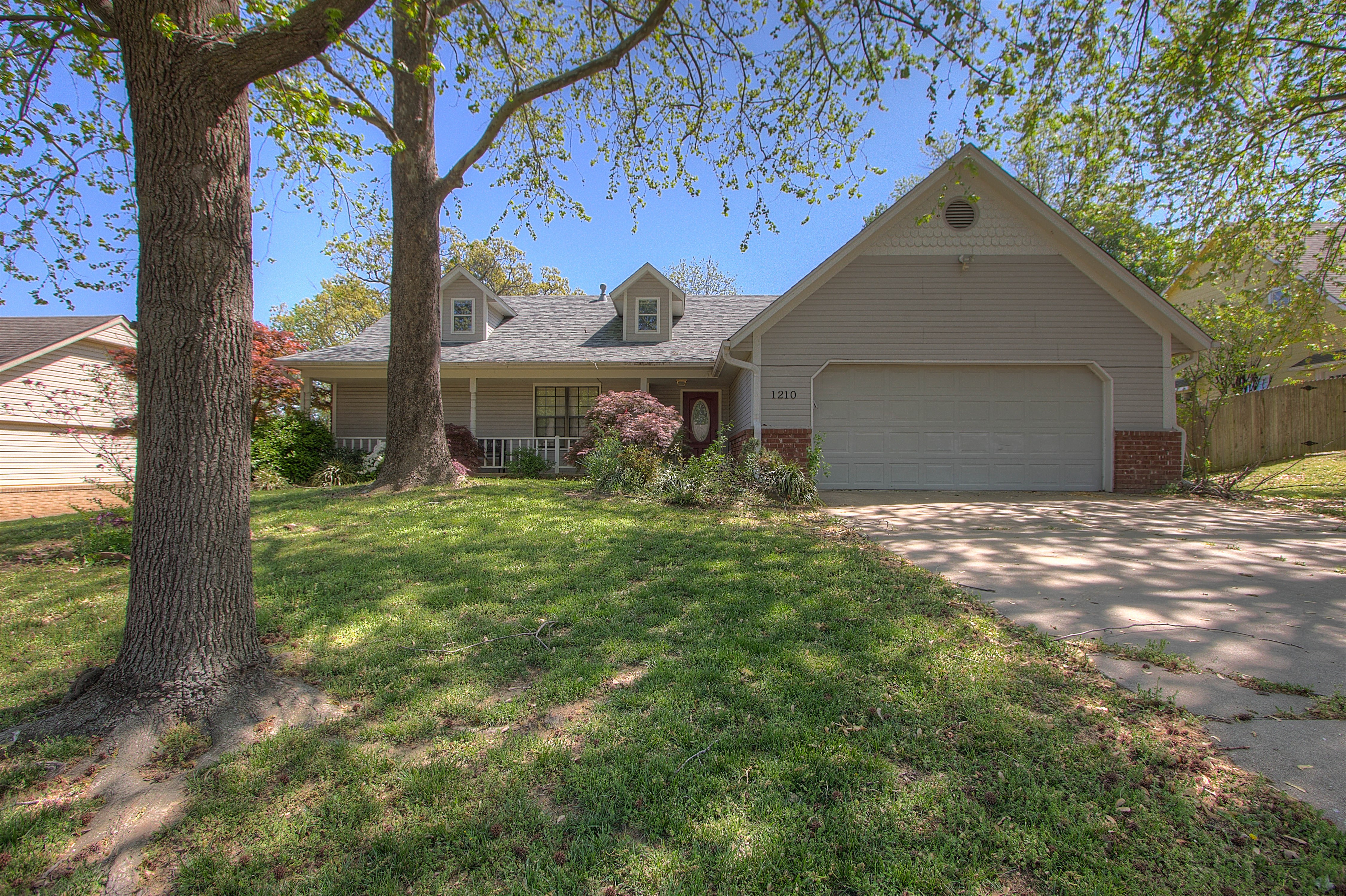 1210 N Miller Drive Property Photo 1