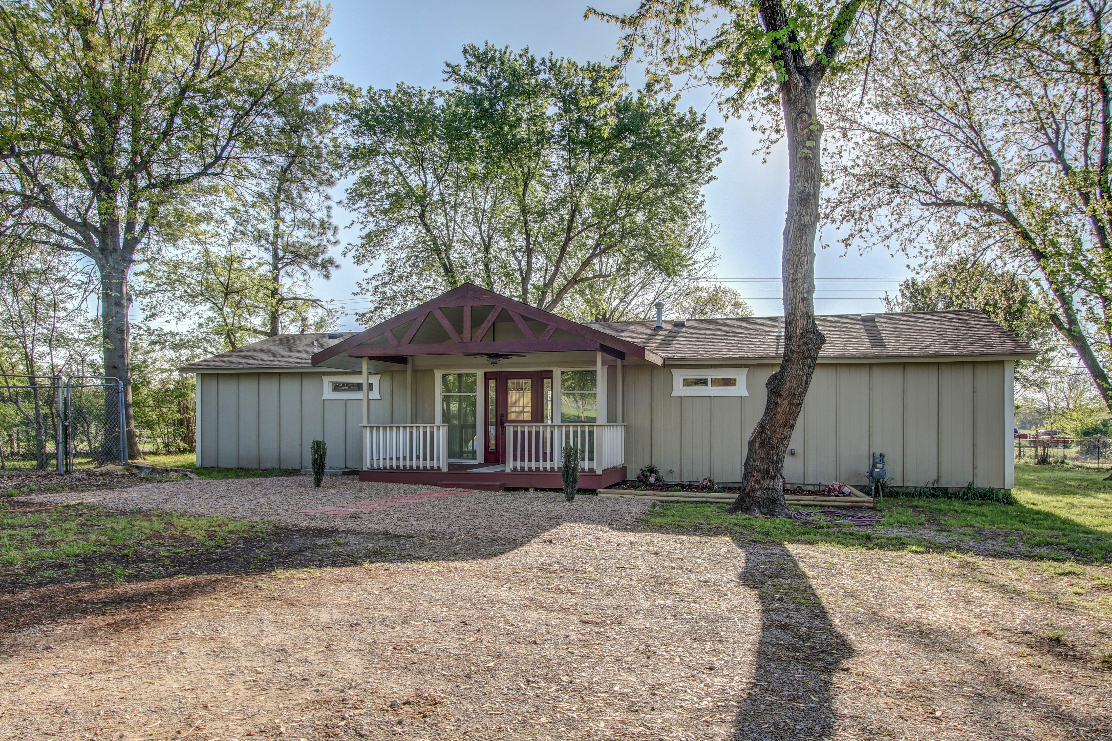 16136 Grisham Avenue Property Photo 1