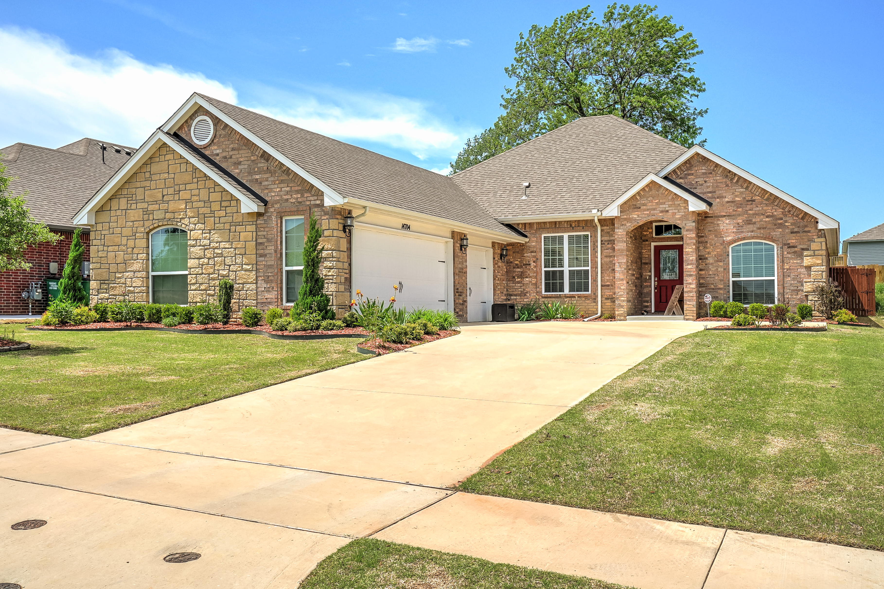 14704 S Lakewood Place Property Photo 1