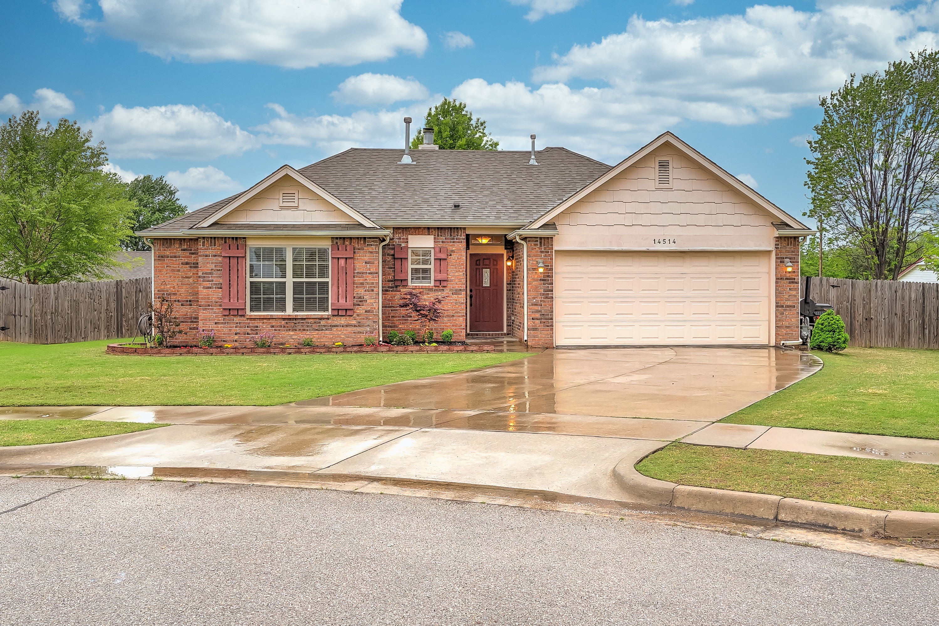 14514 S Oak Street Property Photo