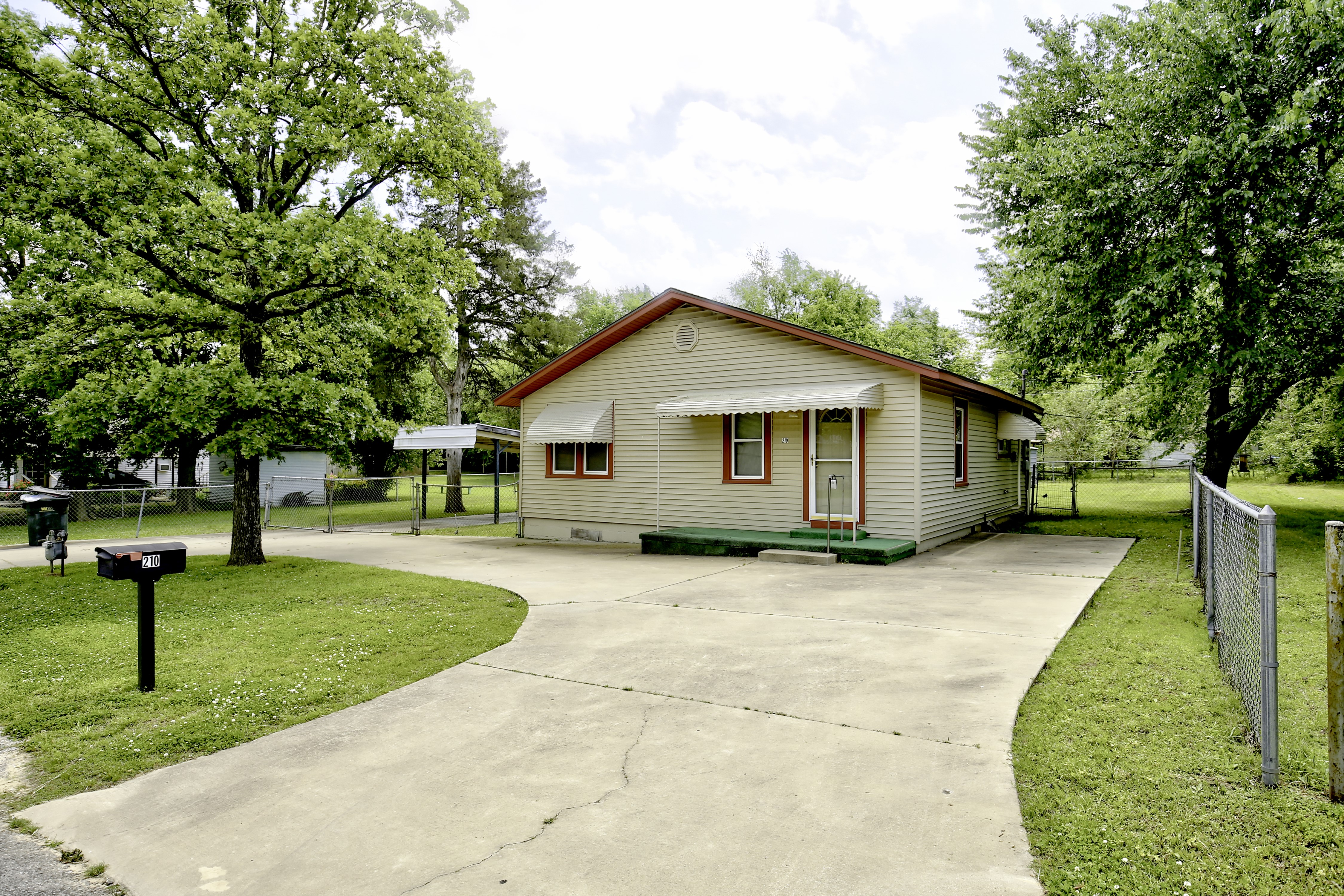 210 E Goodykoontz Avenue Property Photo 1