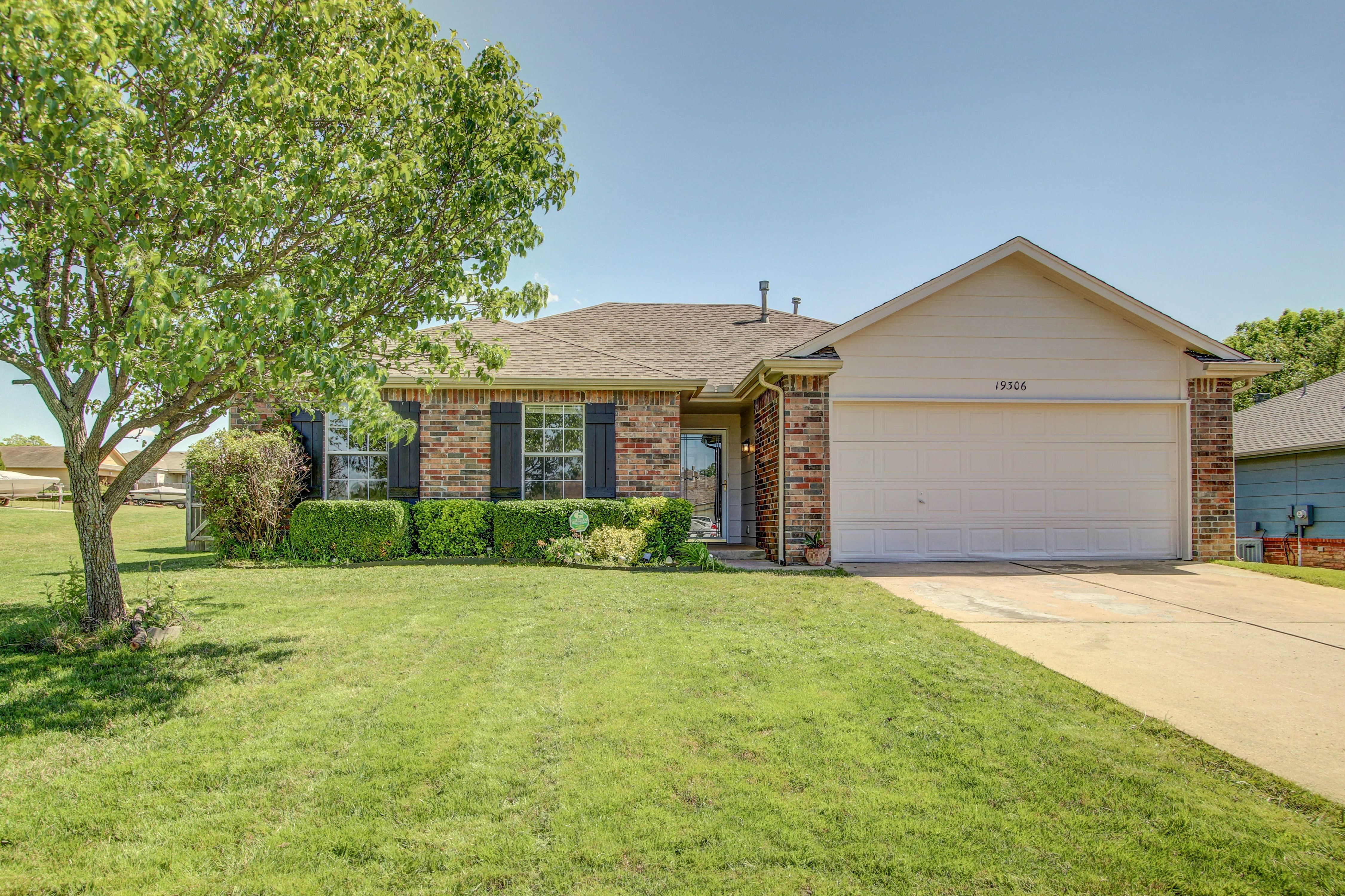 19306 Redbud Court Property Photo 1