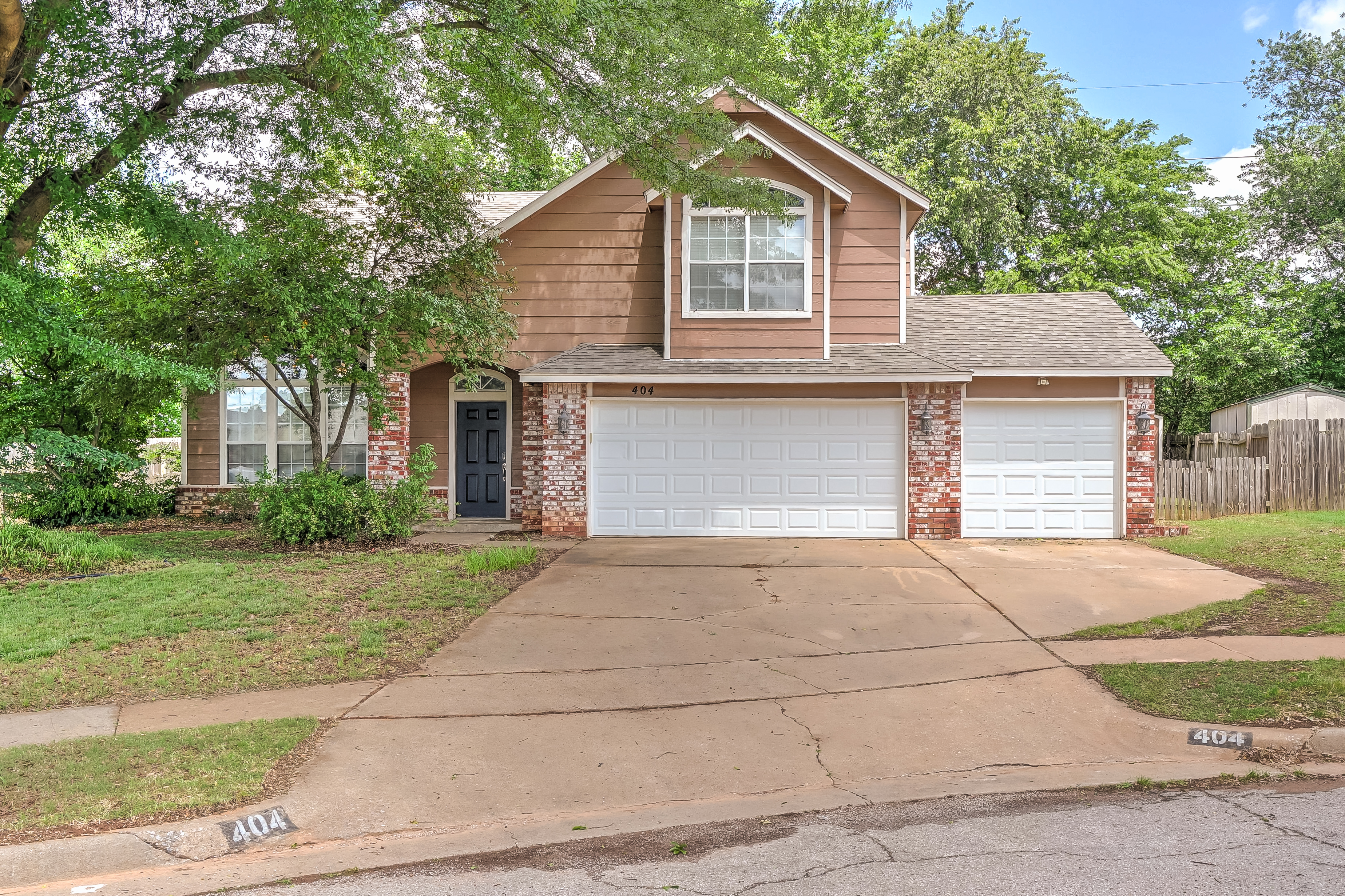 404 W Quanah Street Property Photo 1