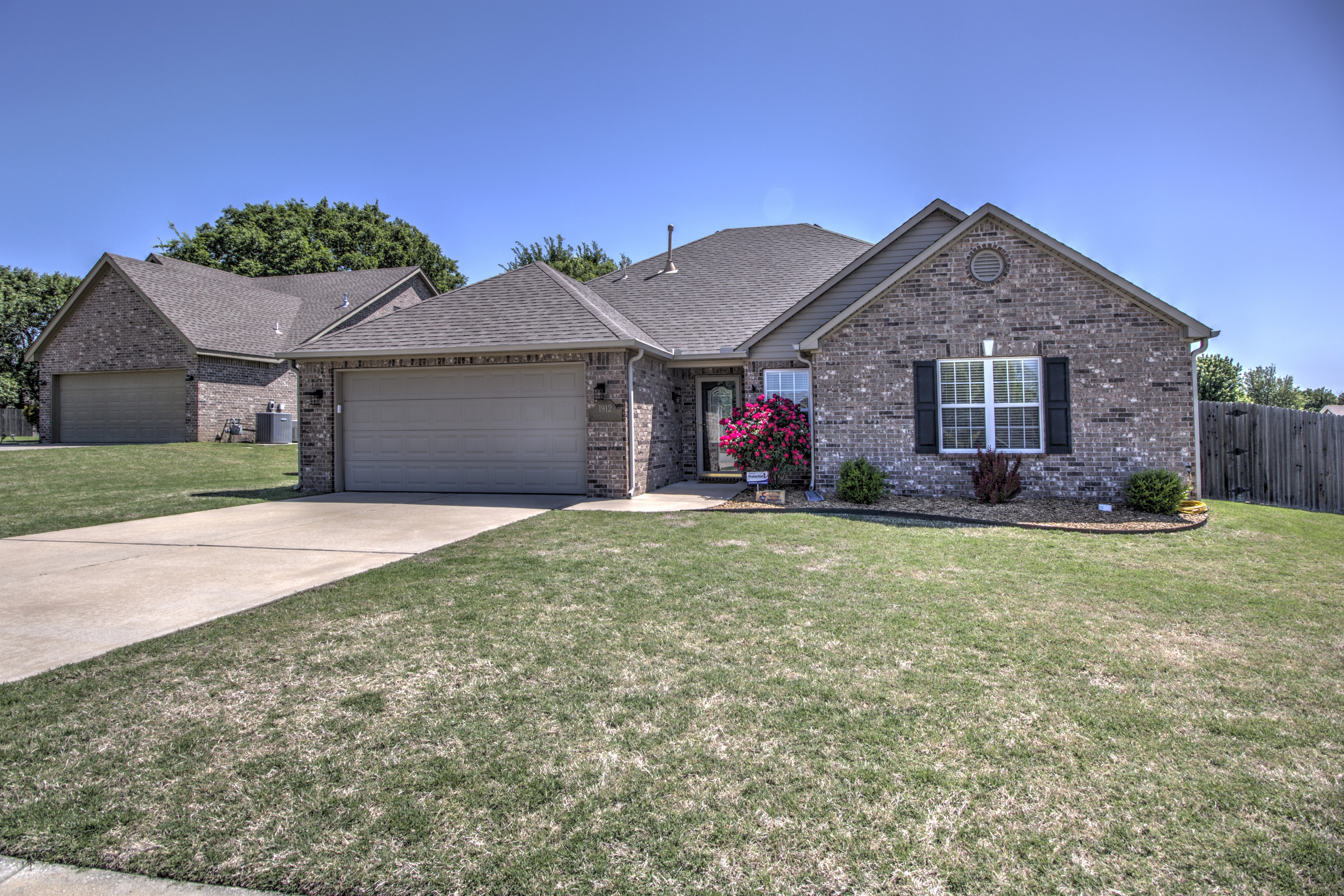 1912 Barnett Court Property Photo 1