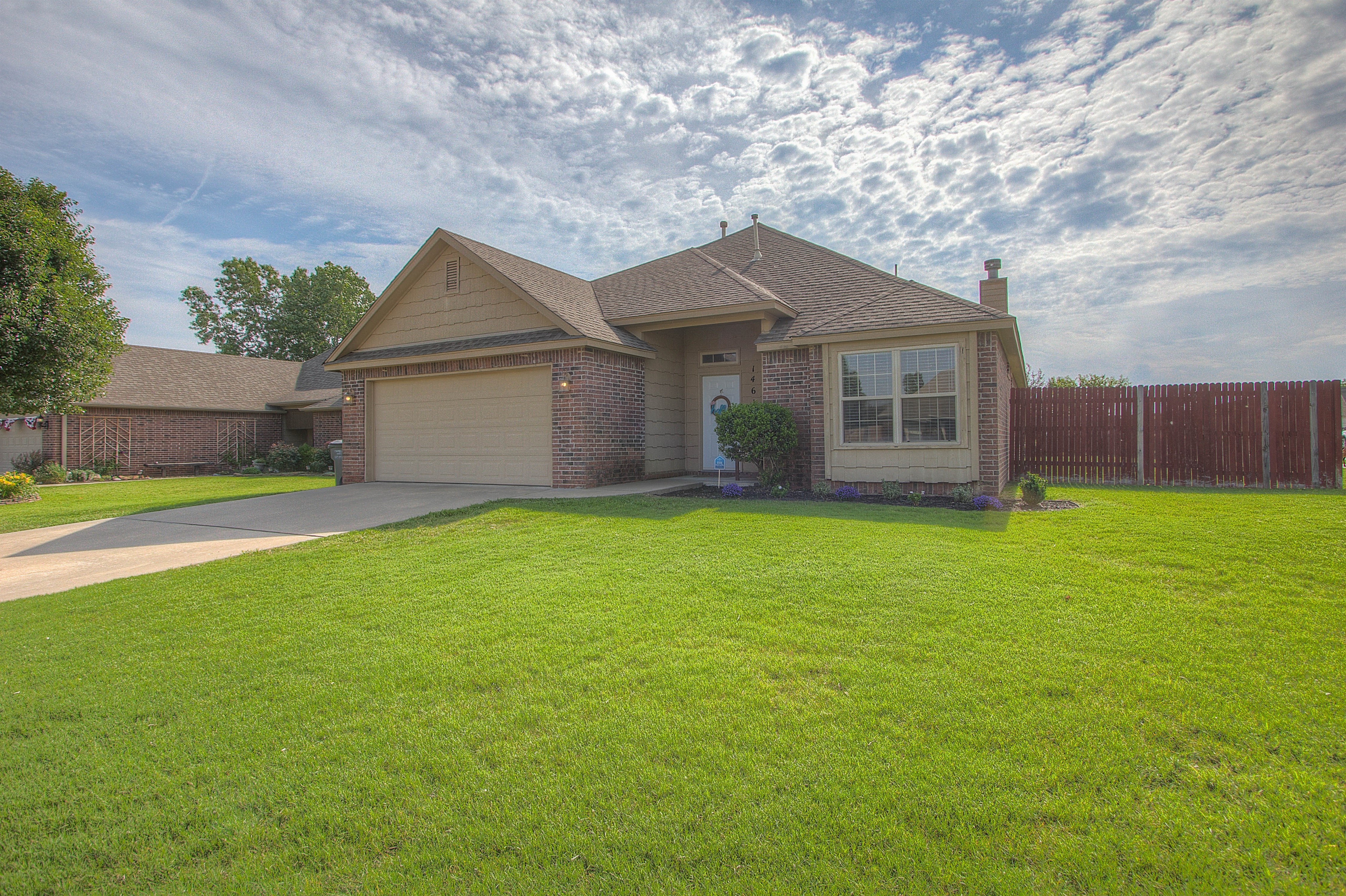 14619 S Oak Street Property Photo 1