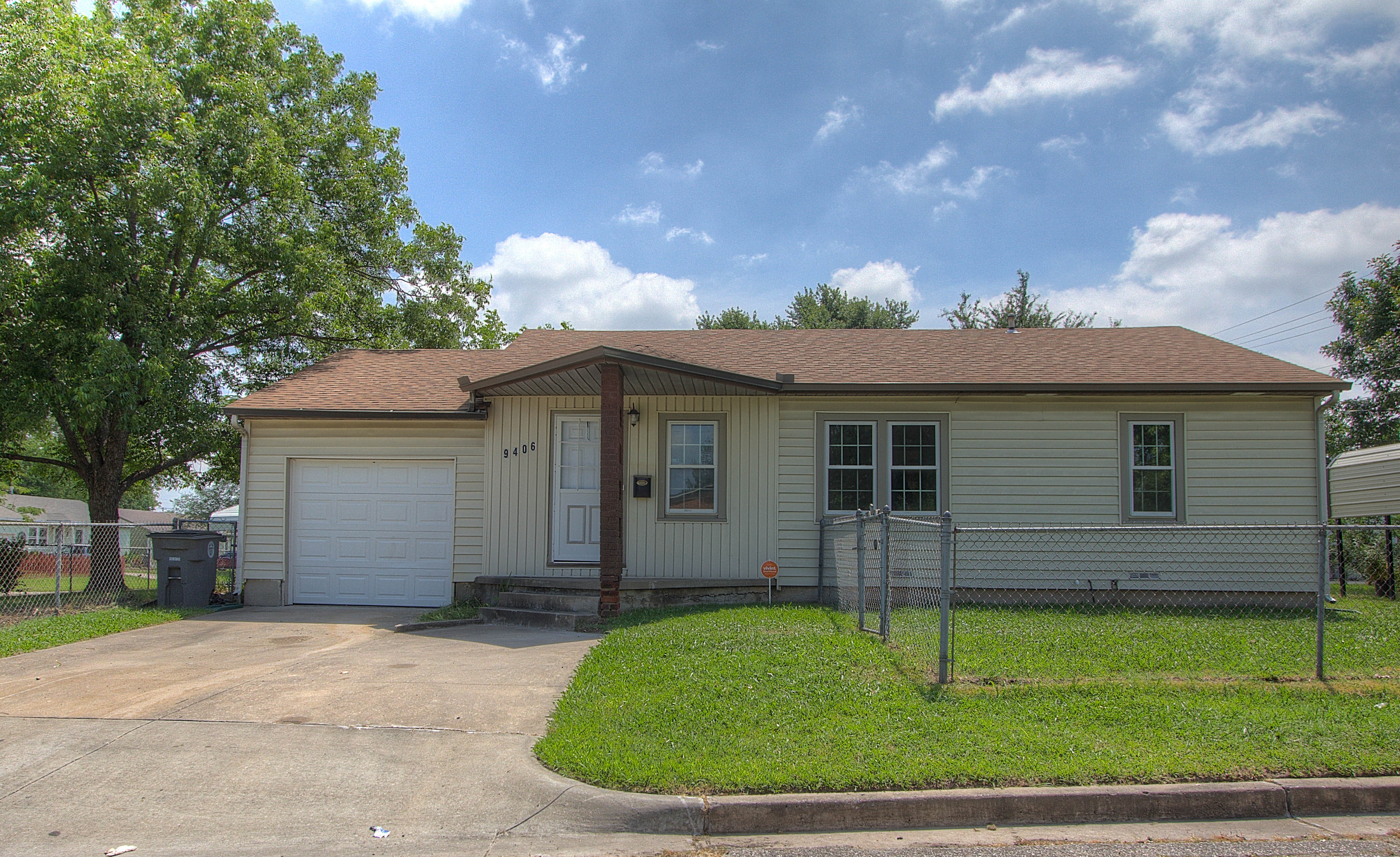 9406 E Newton Street Property Photo 1