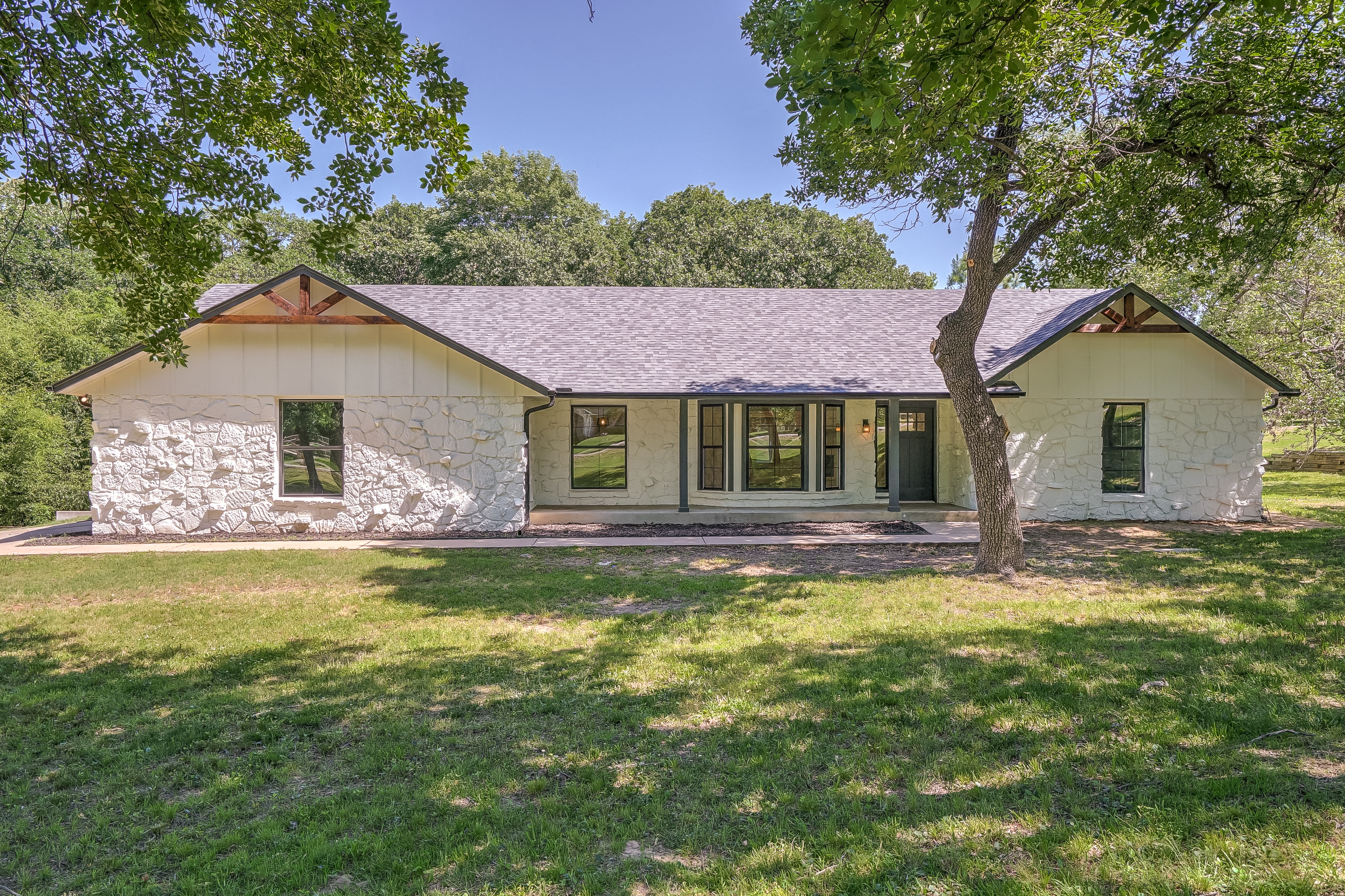 3033 Dogwood Lane Property Photo 1
