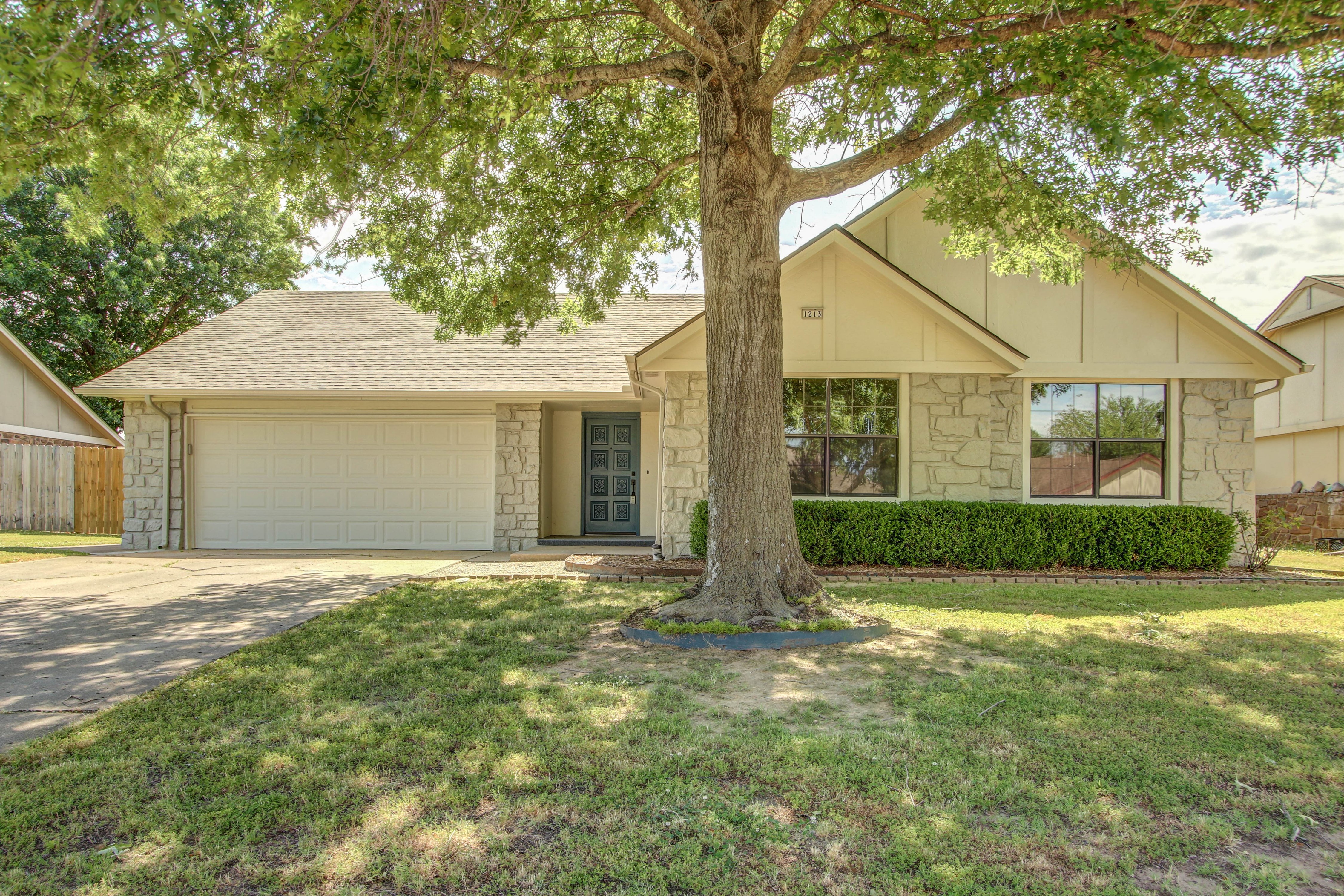 1213 S 33rd Street Property Photo 1
