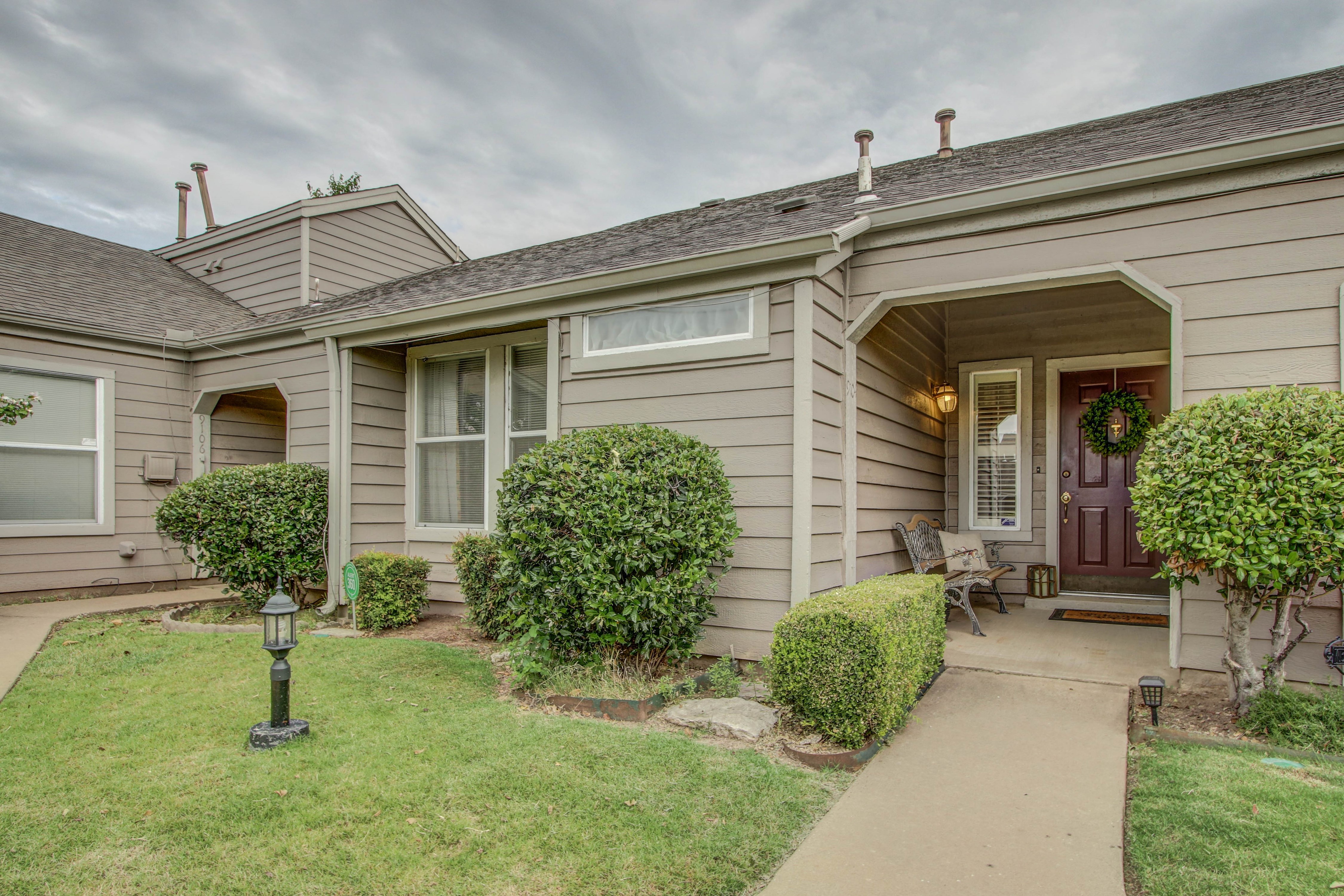 9104 S Florence Avenue Property Photo 1