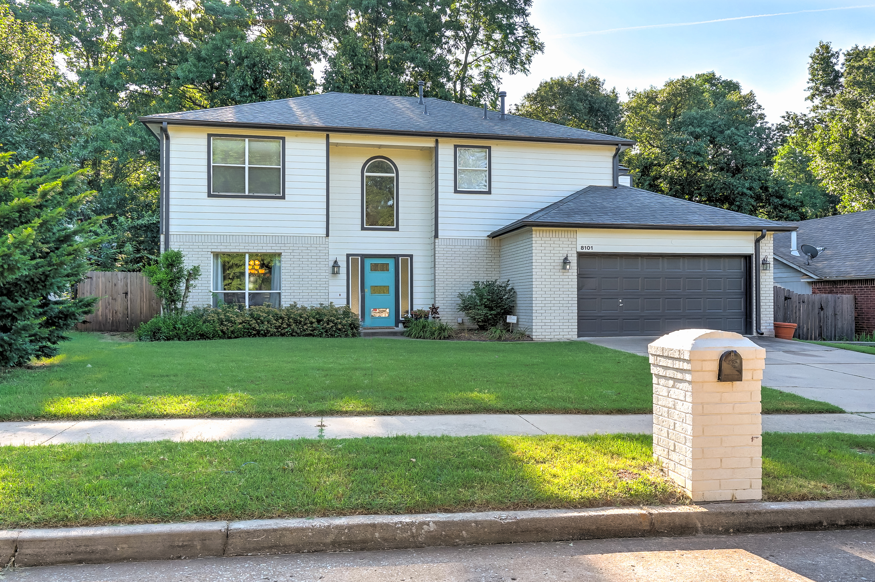 8101 S Juniper Avenue Property Photo 1