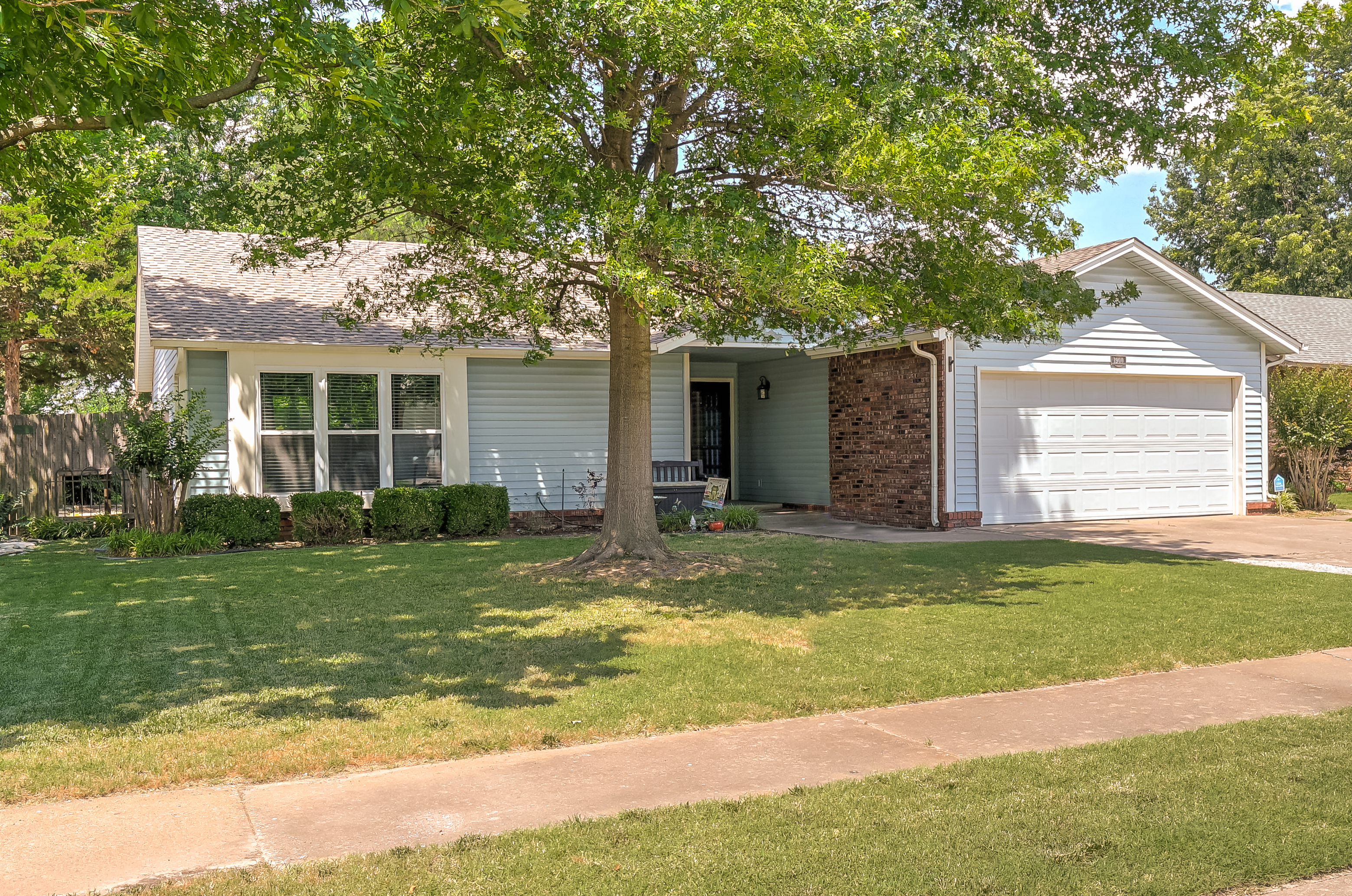 1900 N Aster Avenue Property Photo 1