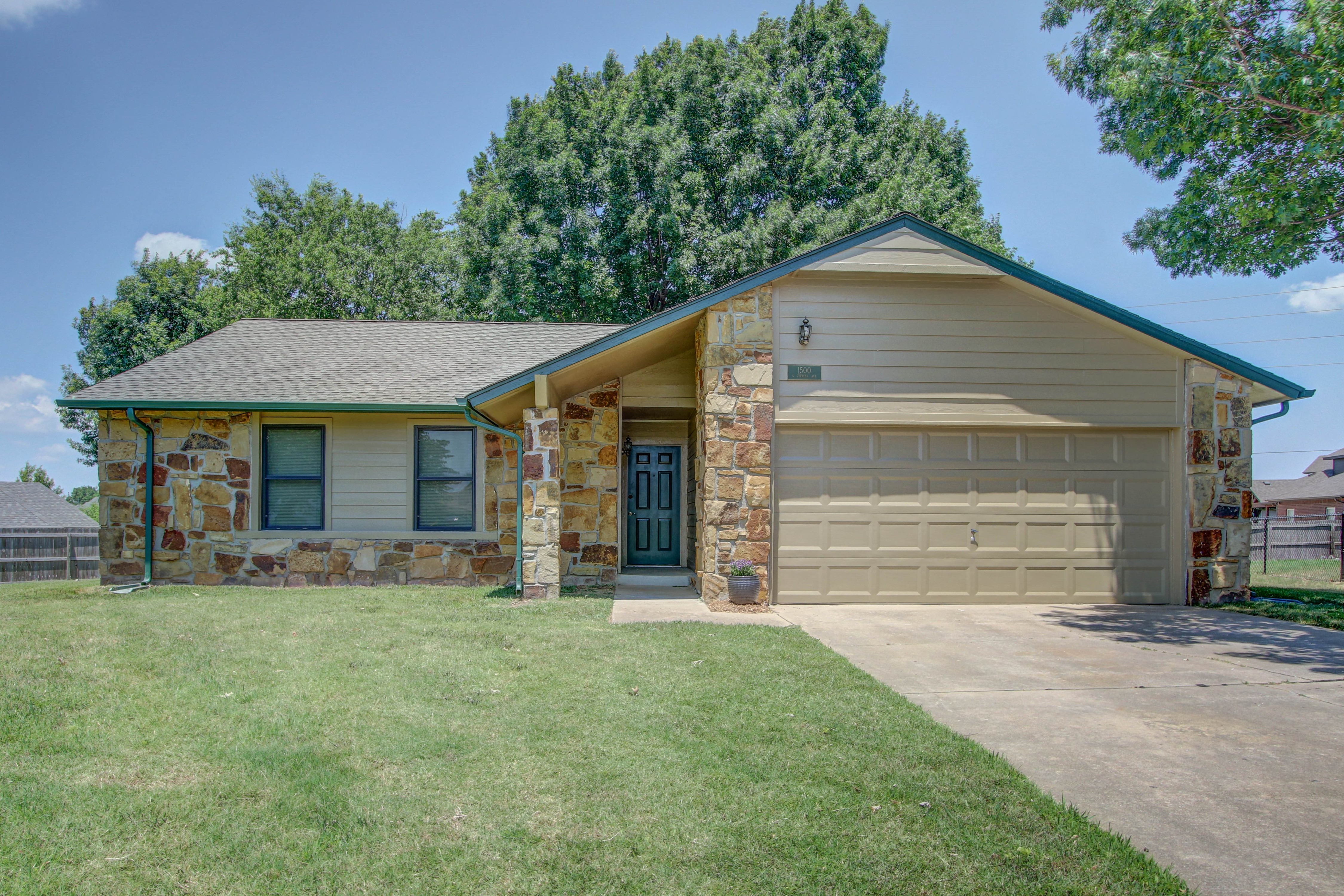 1500 S Cypress Avenue Property Photo 1