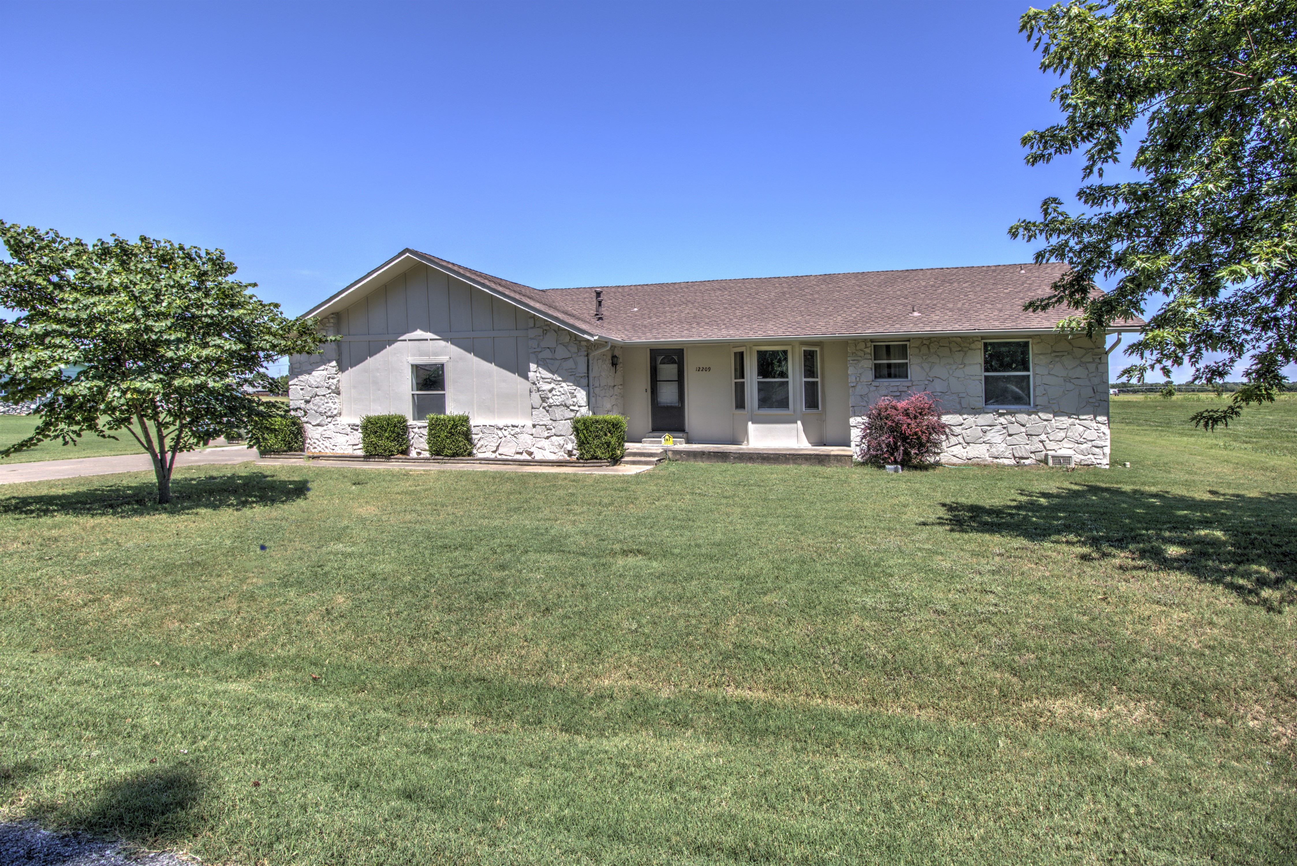 12209 S 88th Avenue Property Photo 1