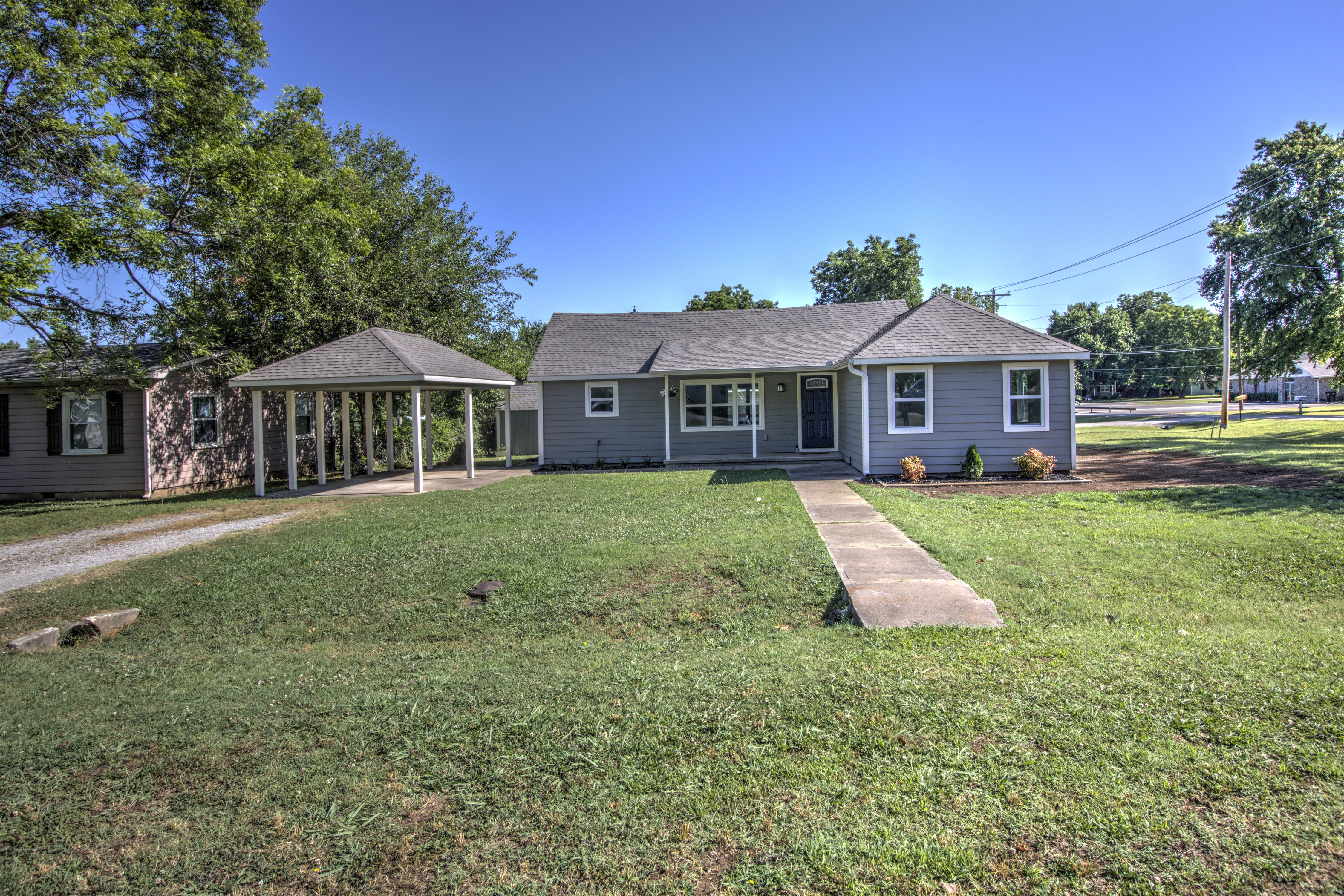 310 W Cooweescoowee Avenue Property Photo 1