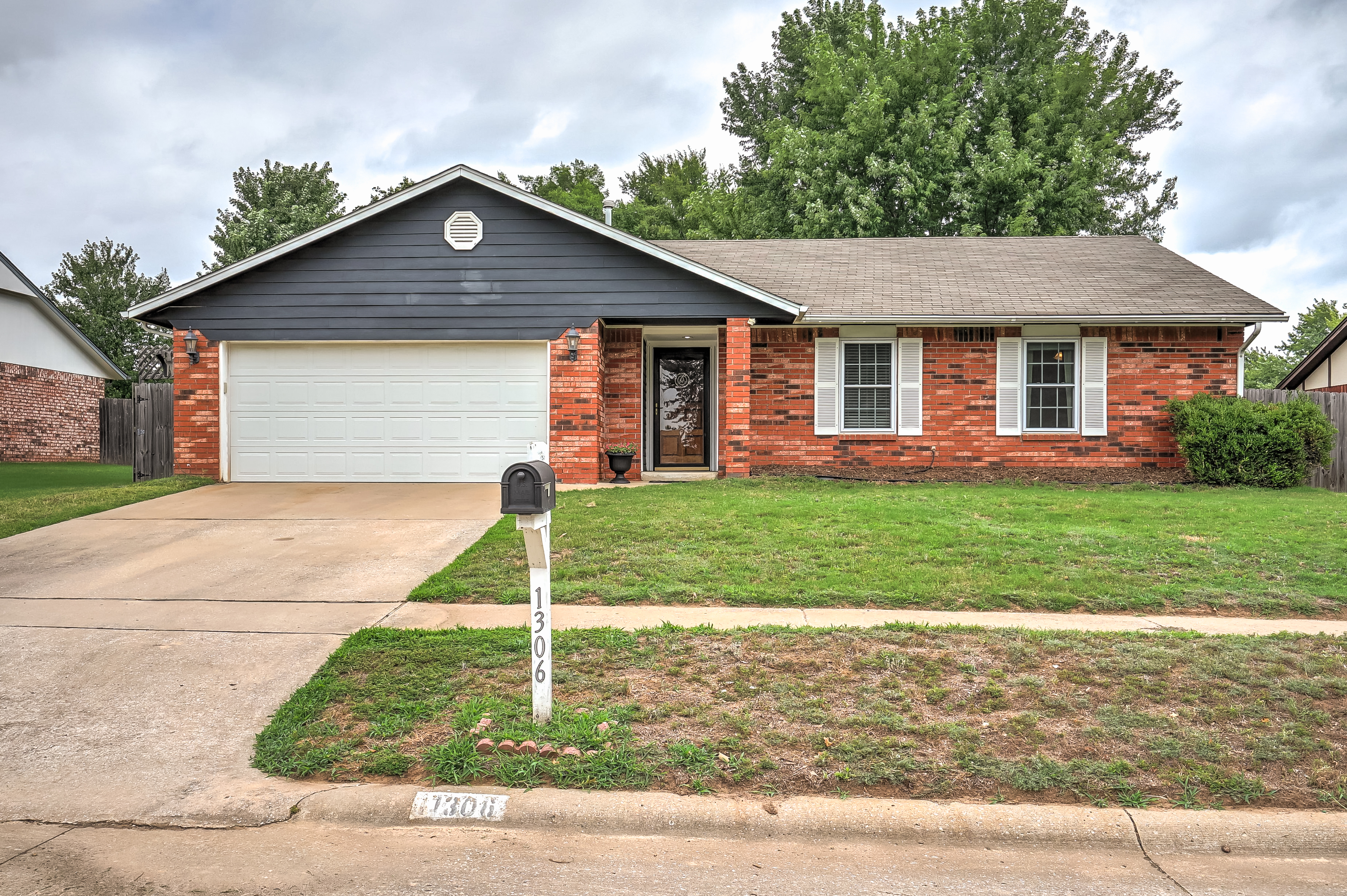 1306 W Gulfport Street Property Photo 1