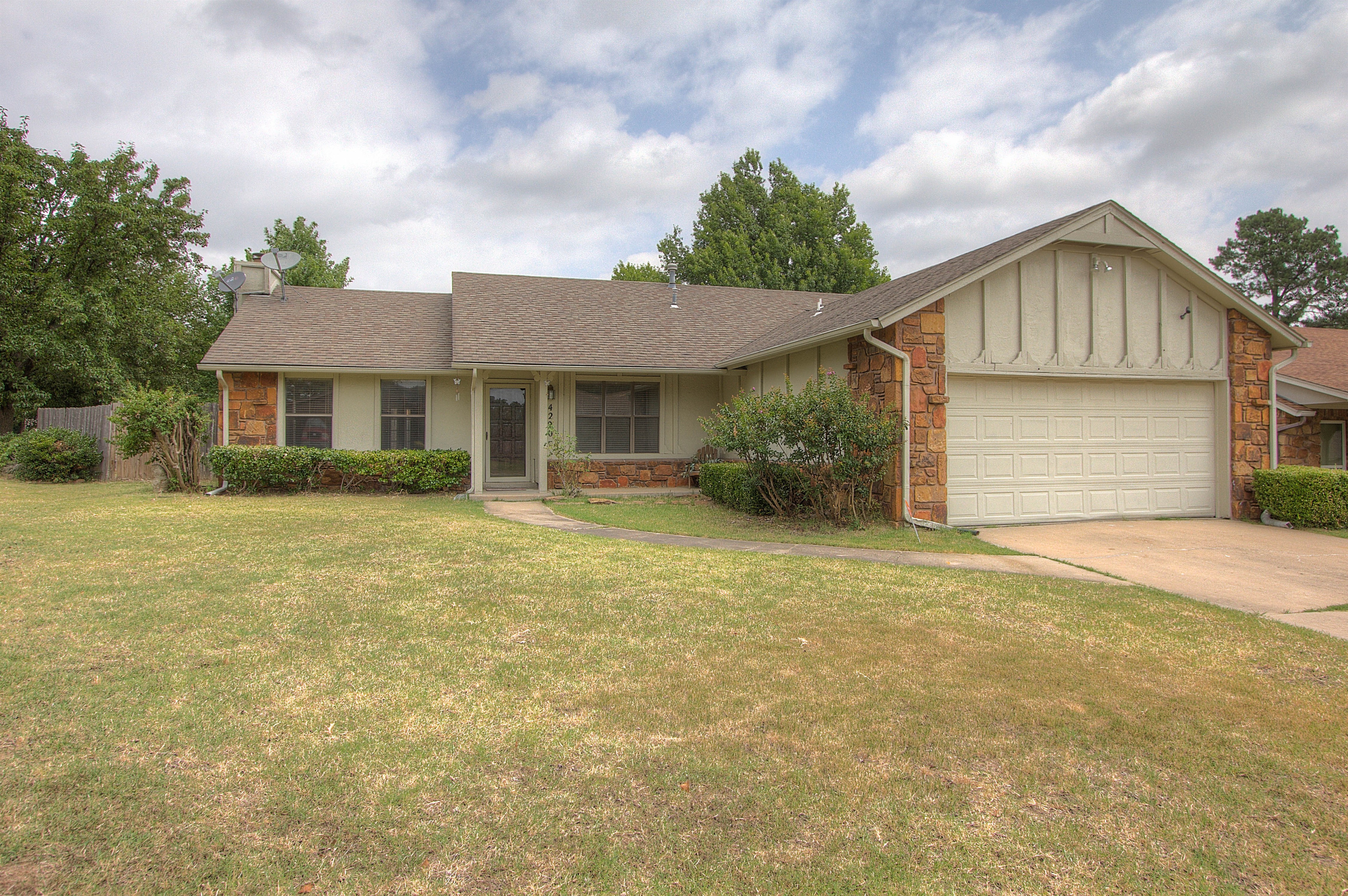 4220 W Urbana Street Property Photo 1