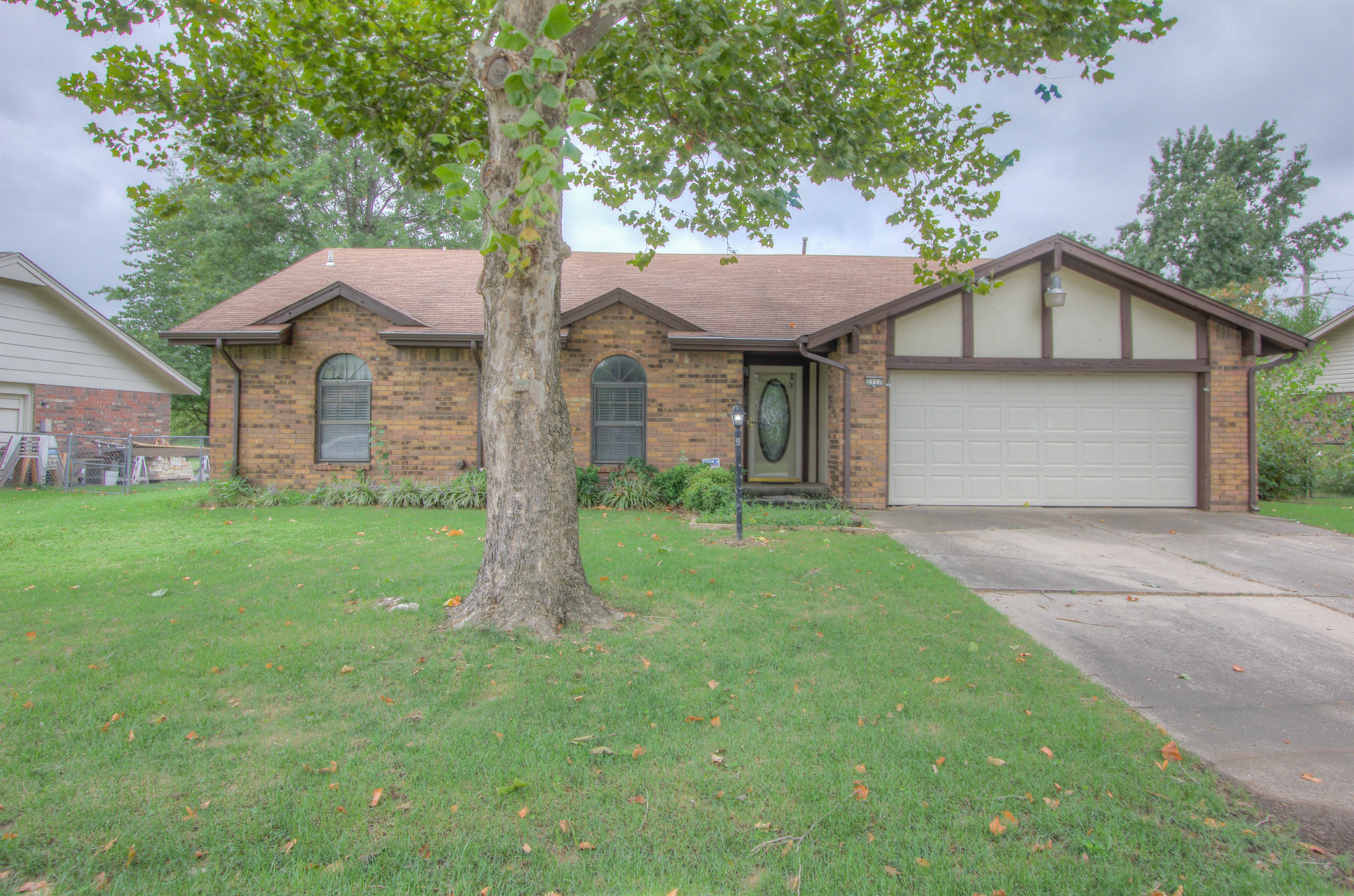 2717 W College Street Property Photo 1