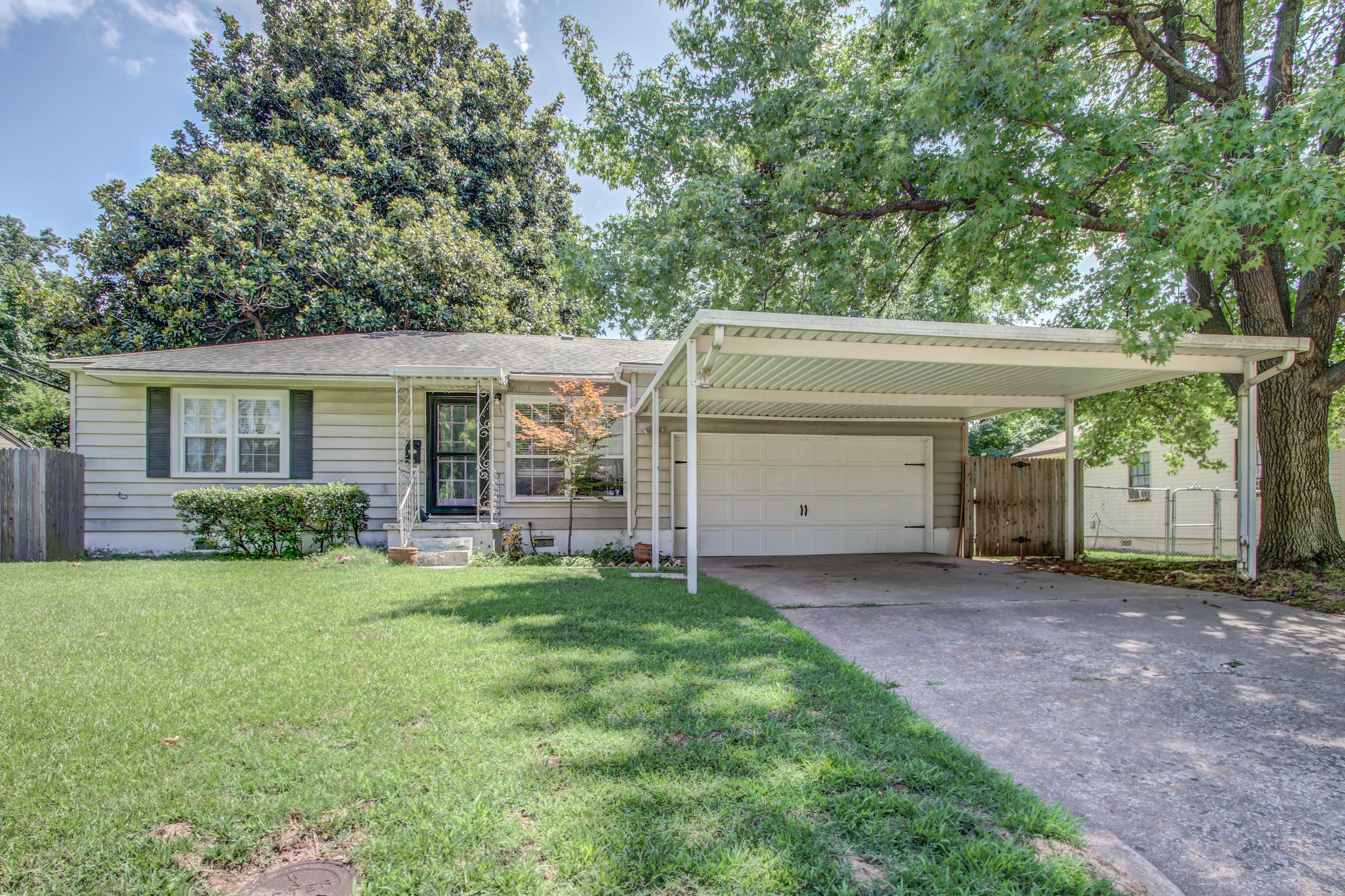 112 E 54th Place Property Photo 1