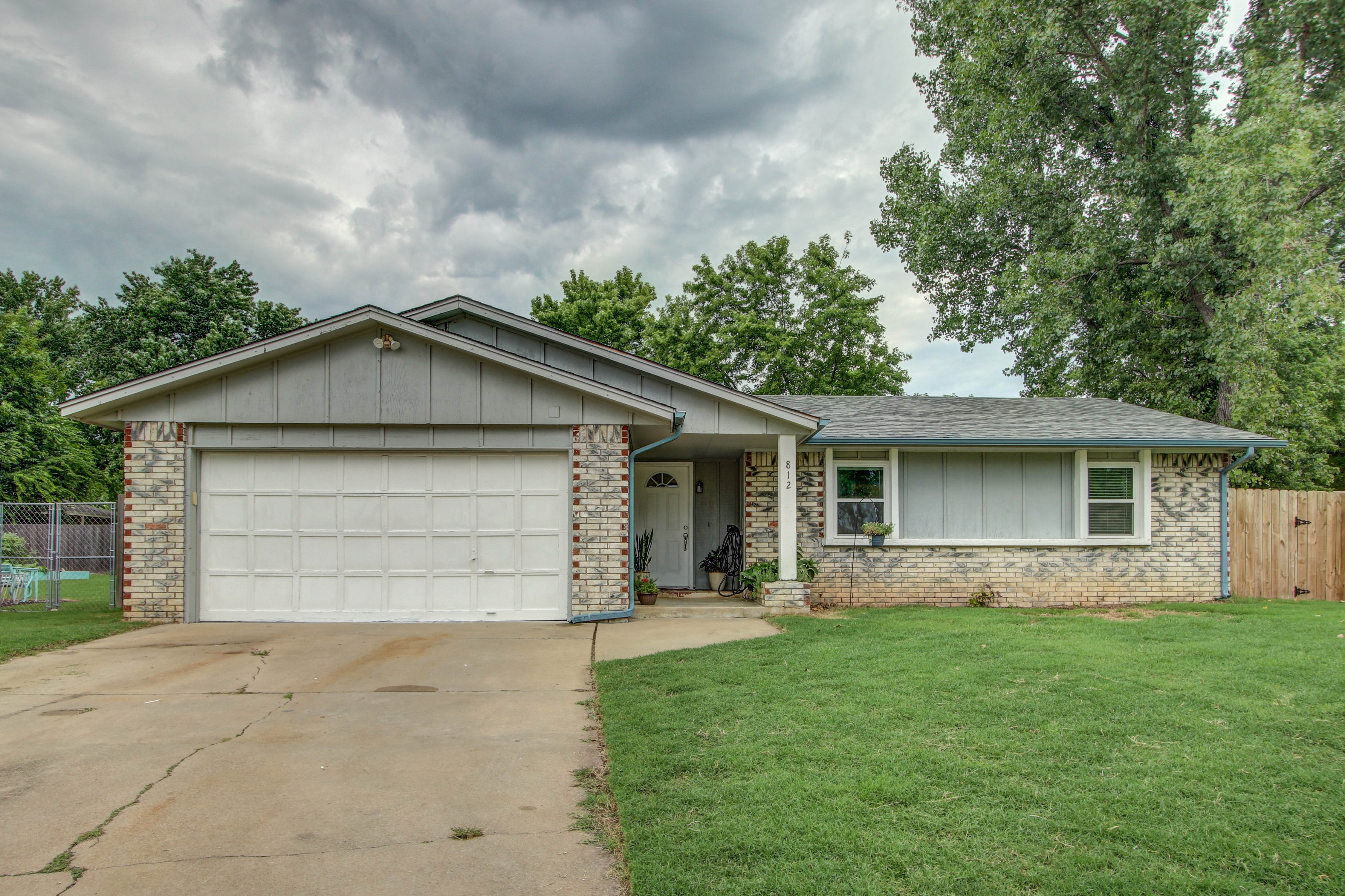 812 W Ft Worth Street Property Photo 1