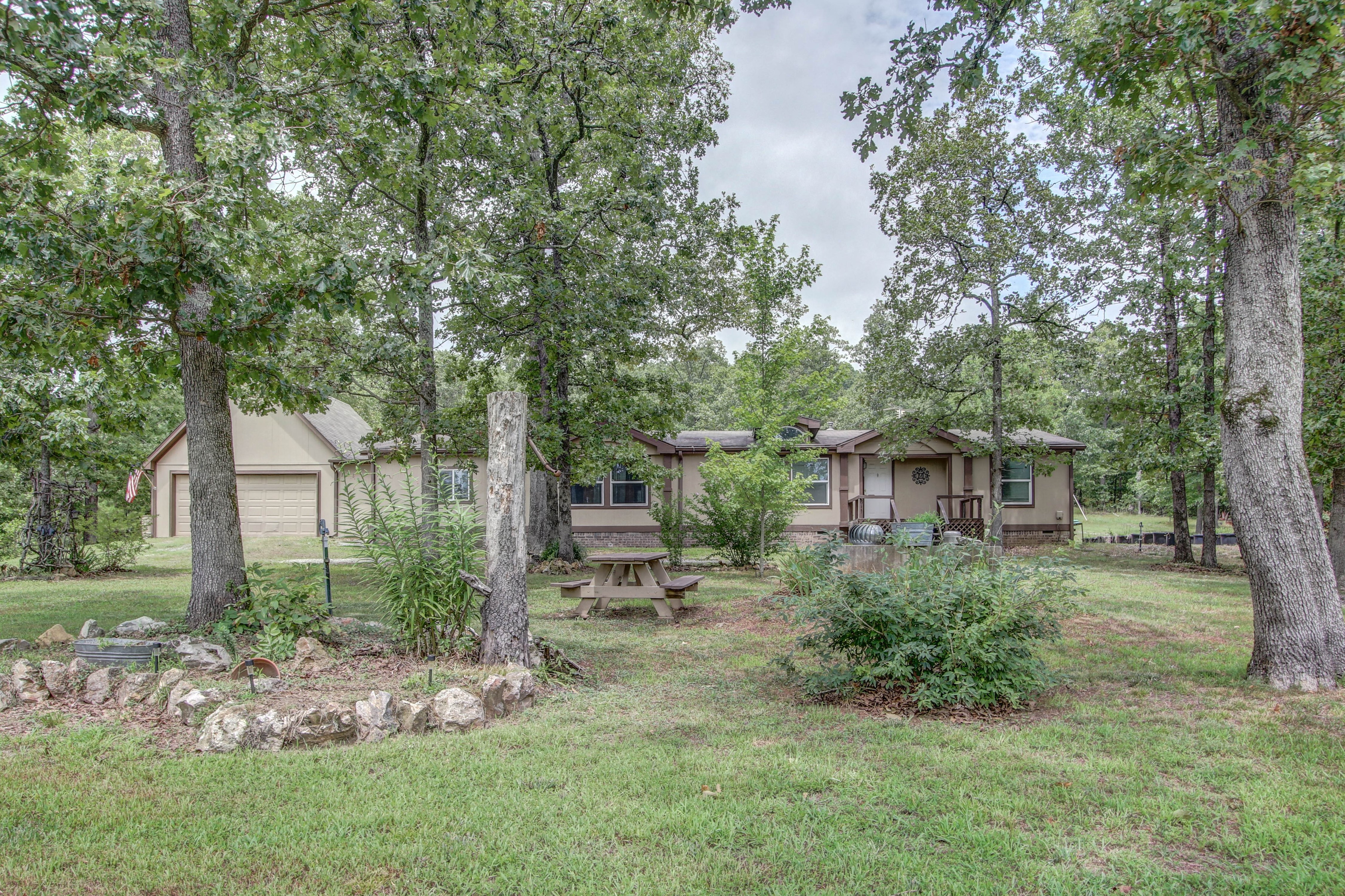 11048 N 530 Property Photo