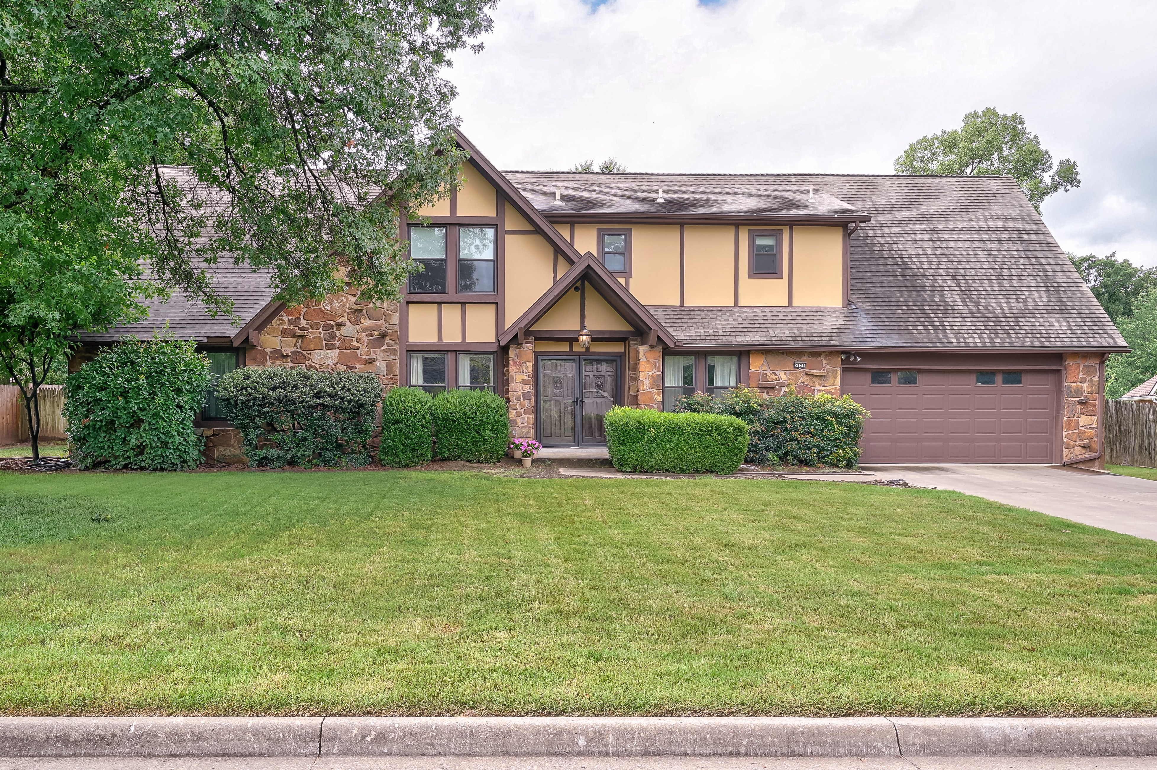 5126 E 98th Street Property Photo 1