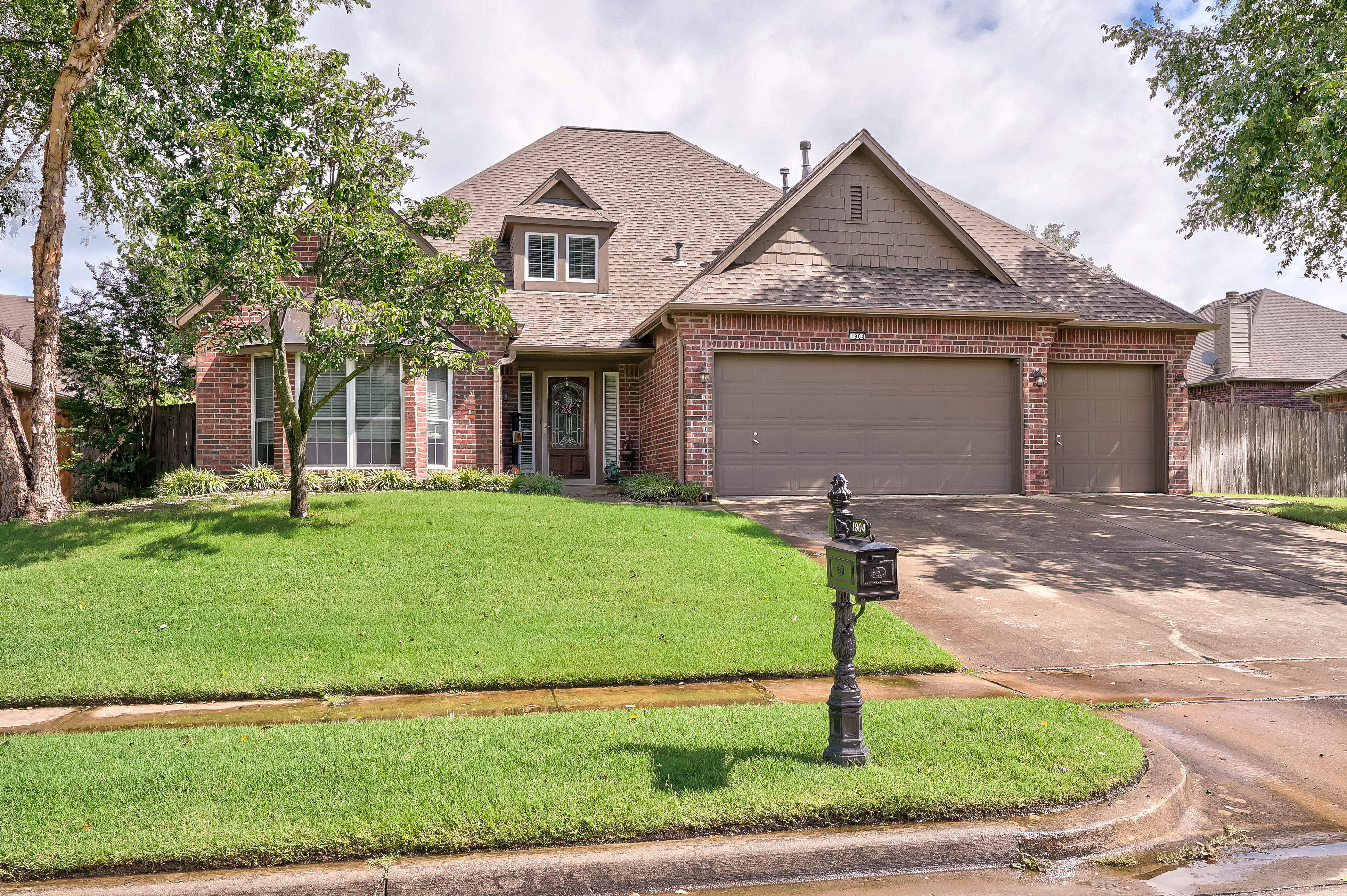 1904 W Waco Street Property Photo 1