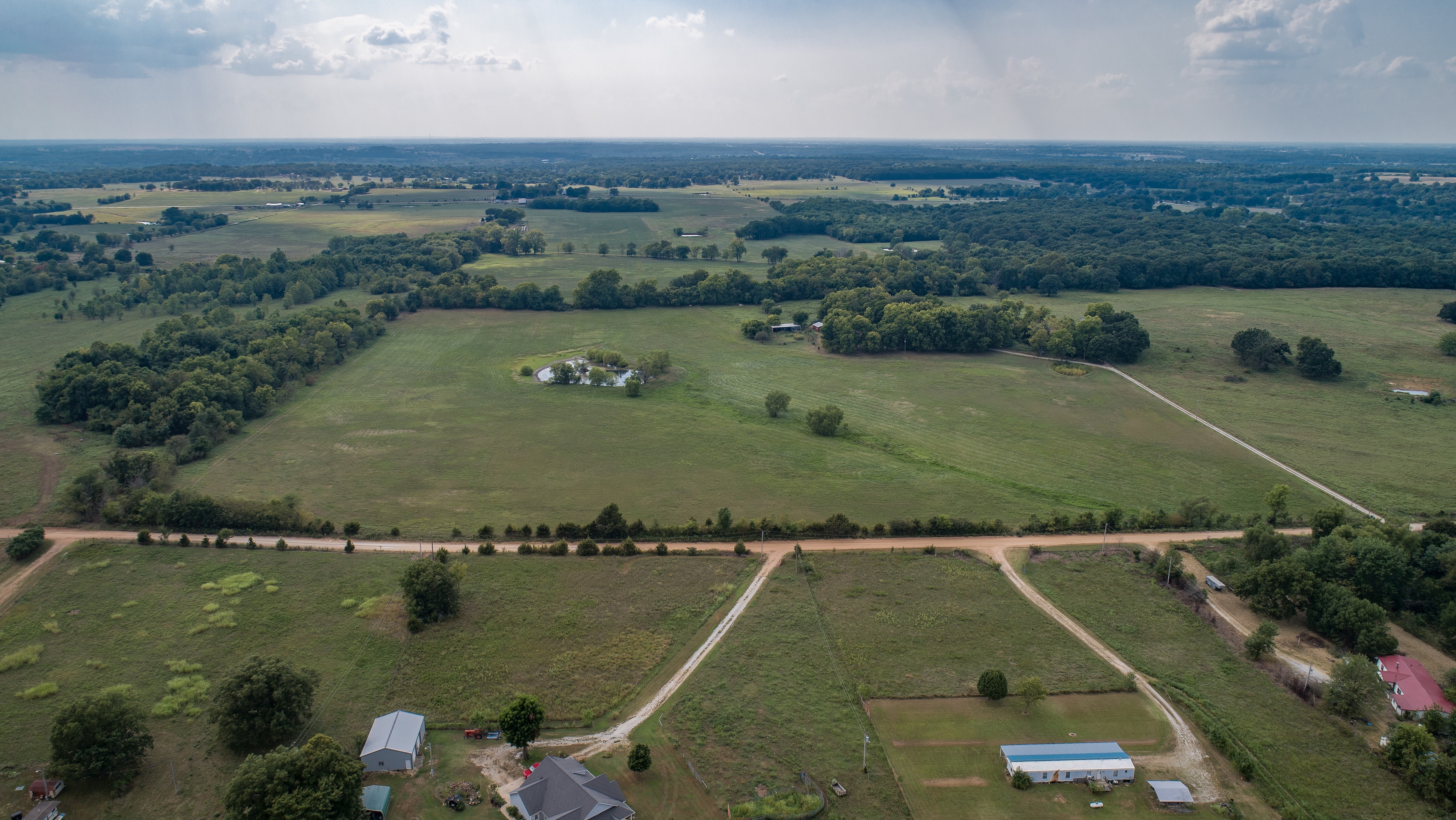 10401 S 670 Road Property Photo 1
