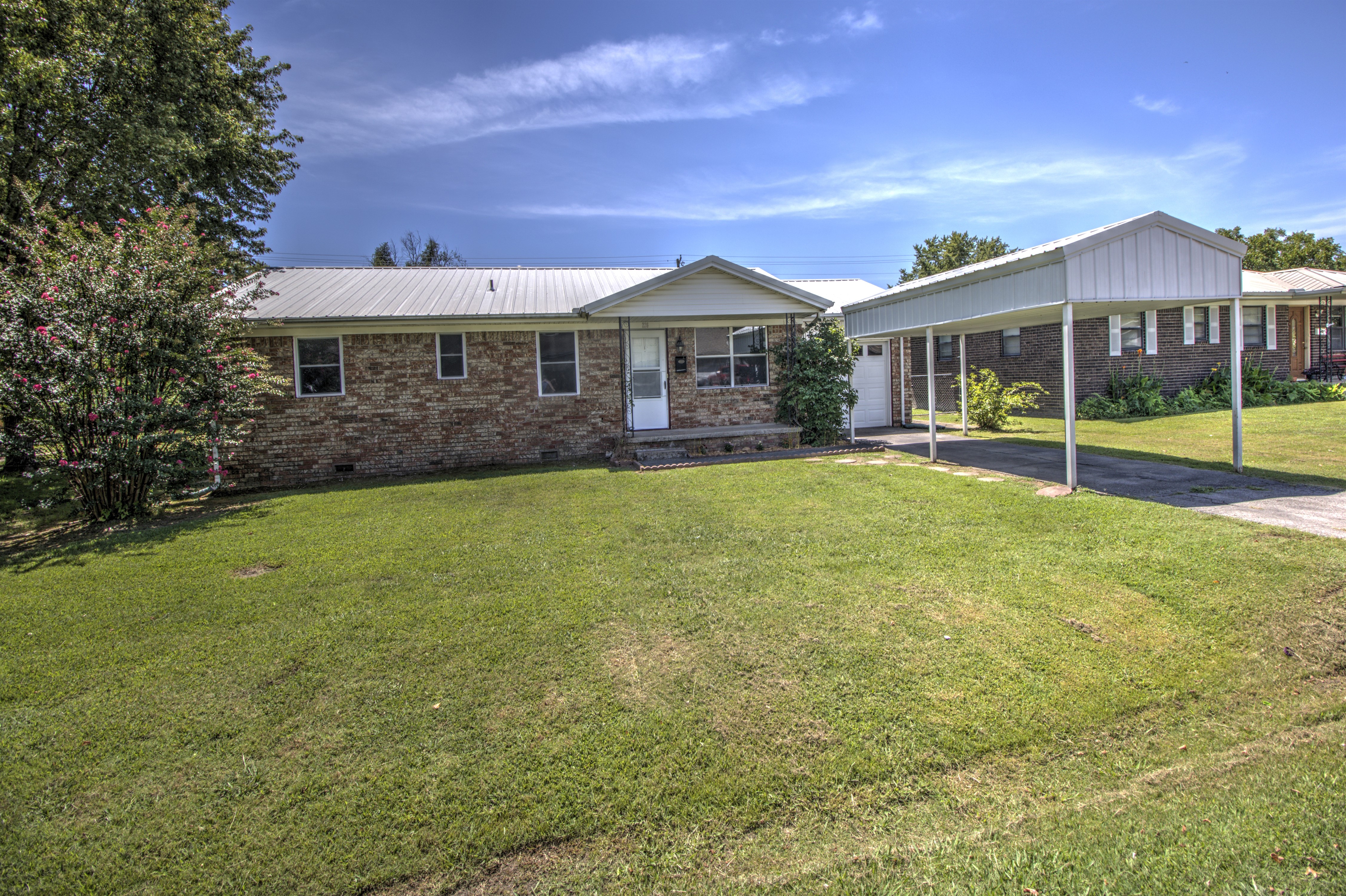 226 E Beech Street Property Photo 1