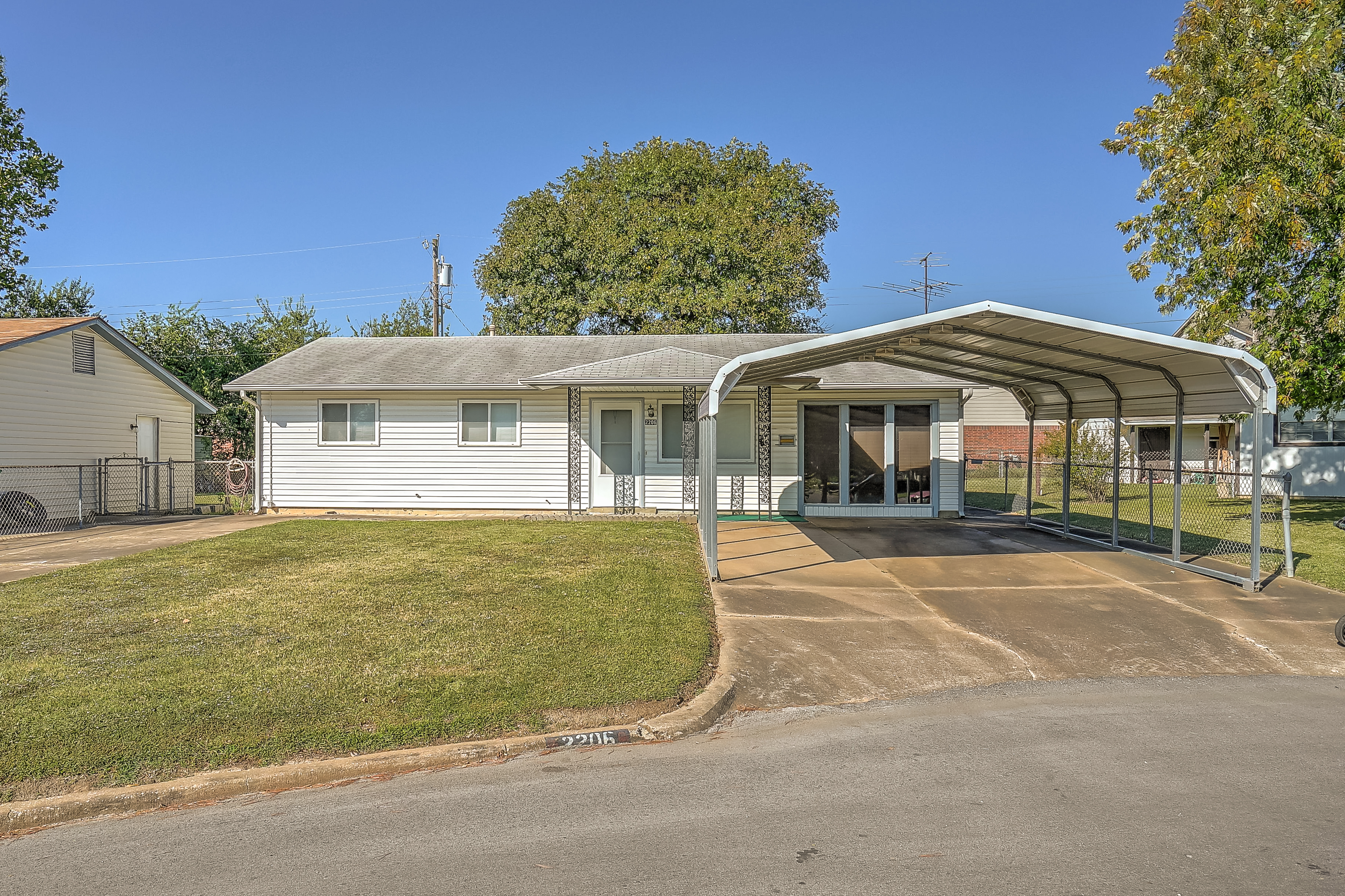 2206 S Cedar Street Property Photo 1