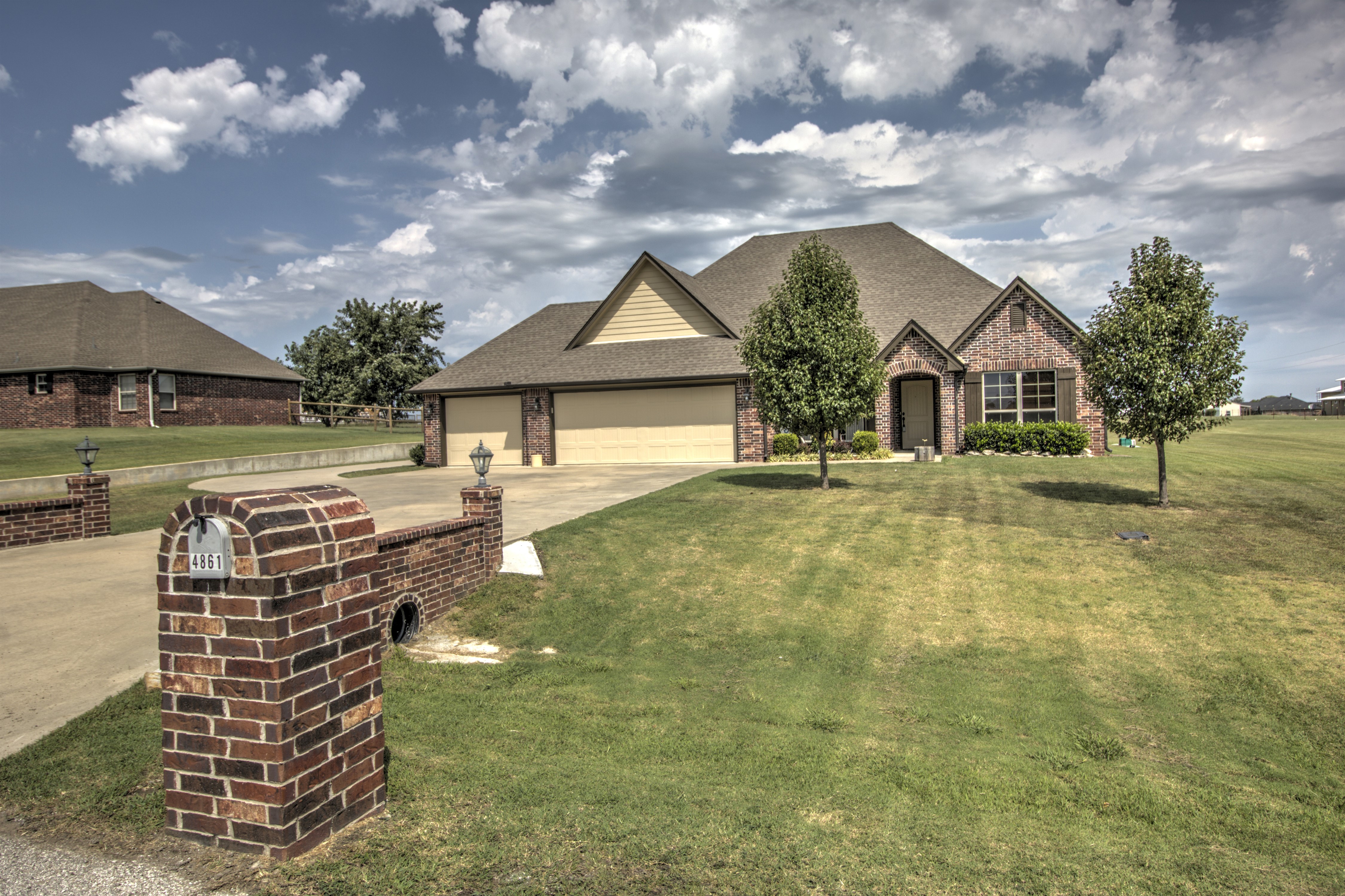 4861 Breeze Drive Property Photo 1