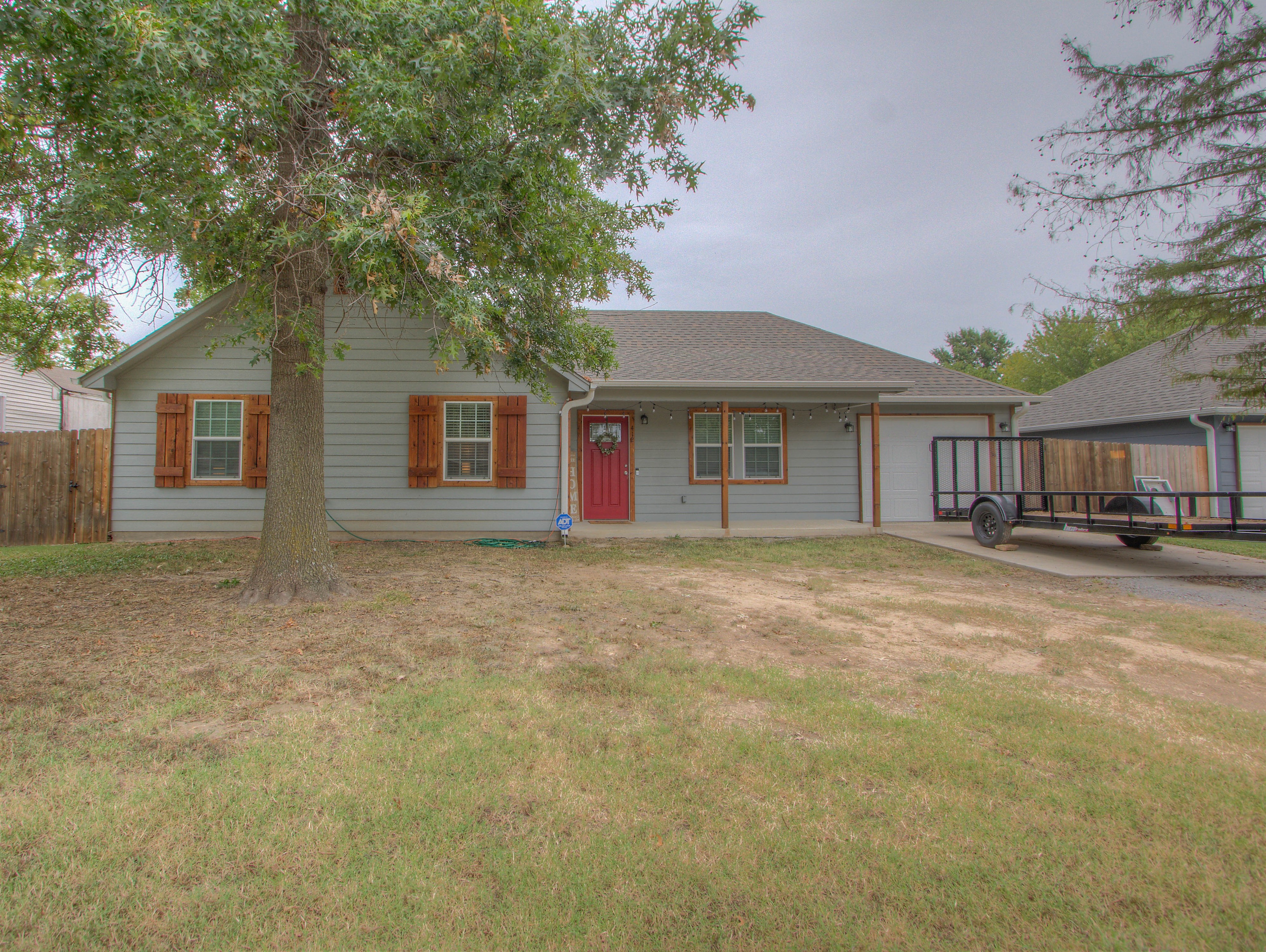 412 E Stacy Avenue Property Photo 1