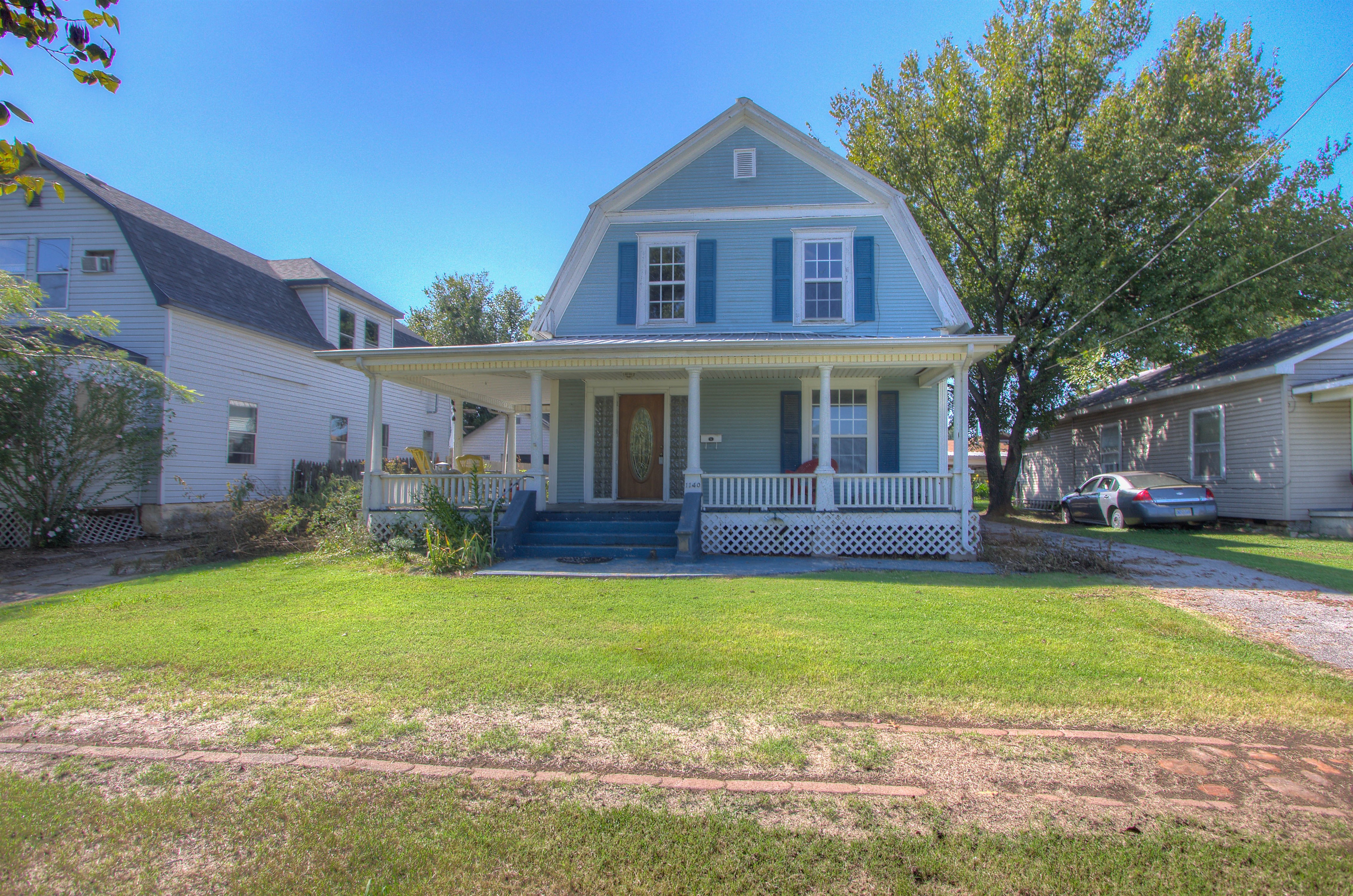 1140 E Hobson Avenue Property Photo 1
