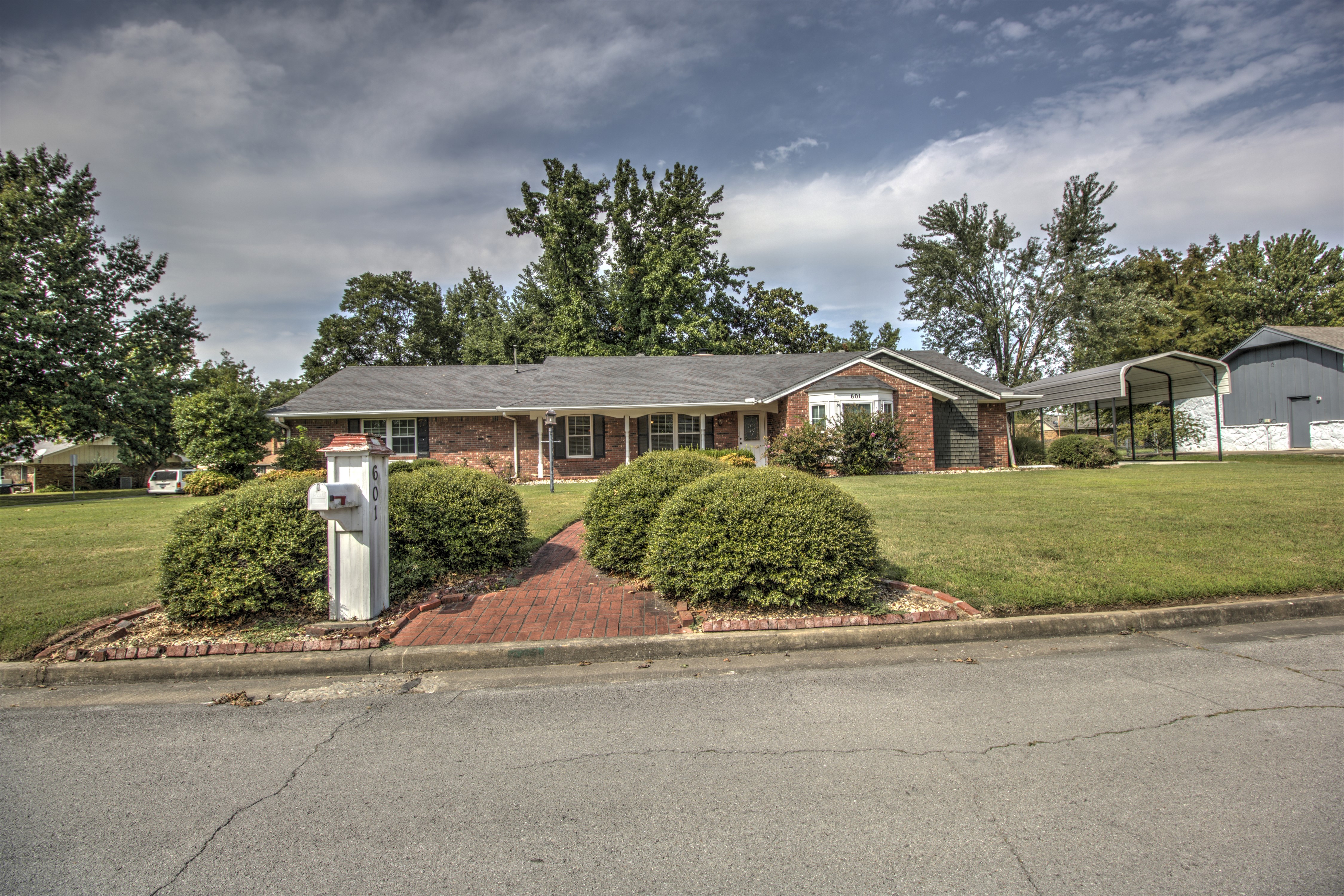 601 Ridgewood Drive Property Photo 1