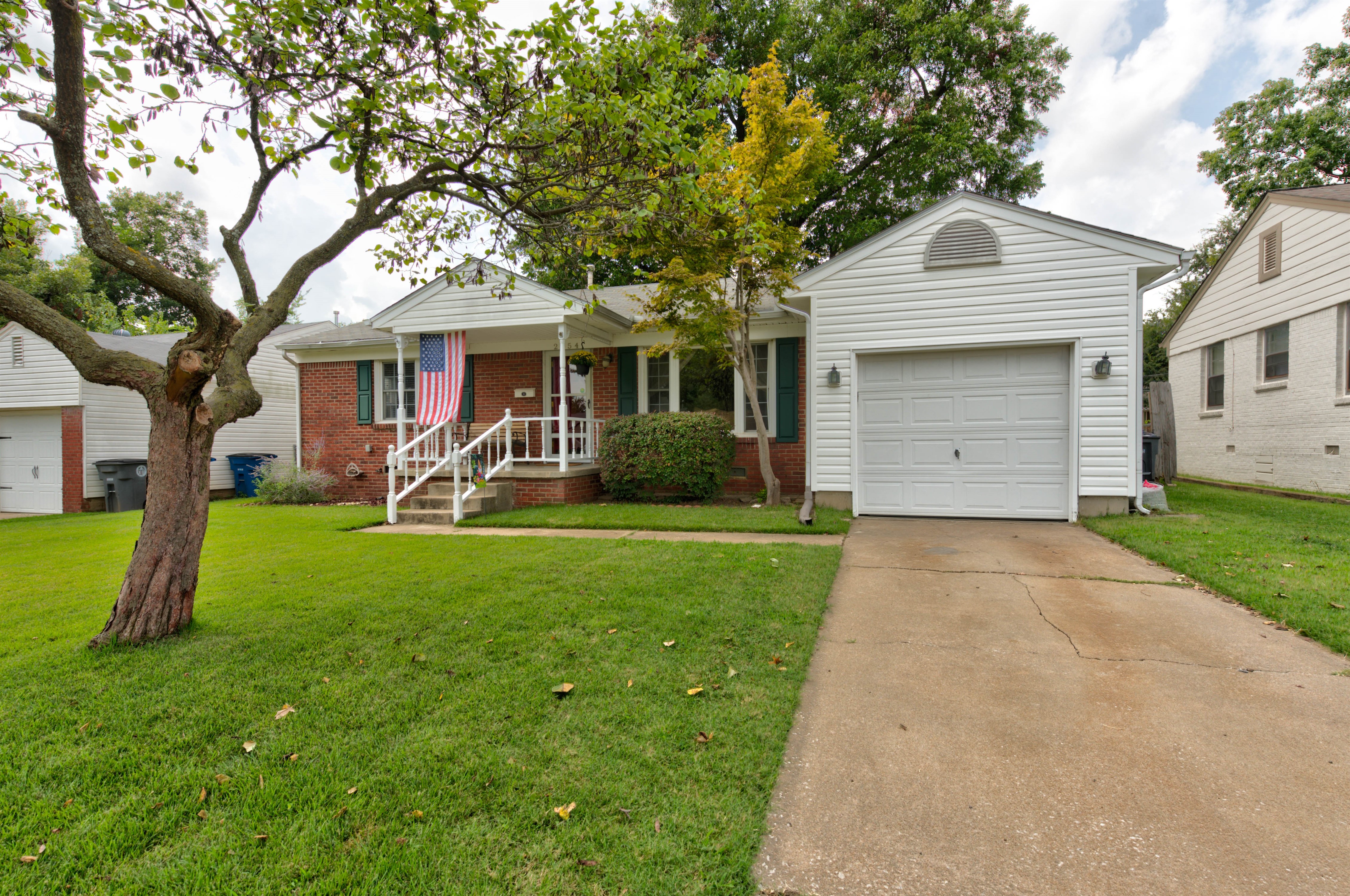2654 S Vandalia Avenue Property Photo 1