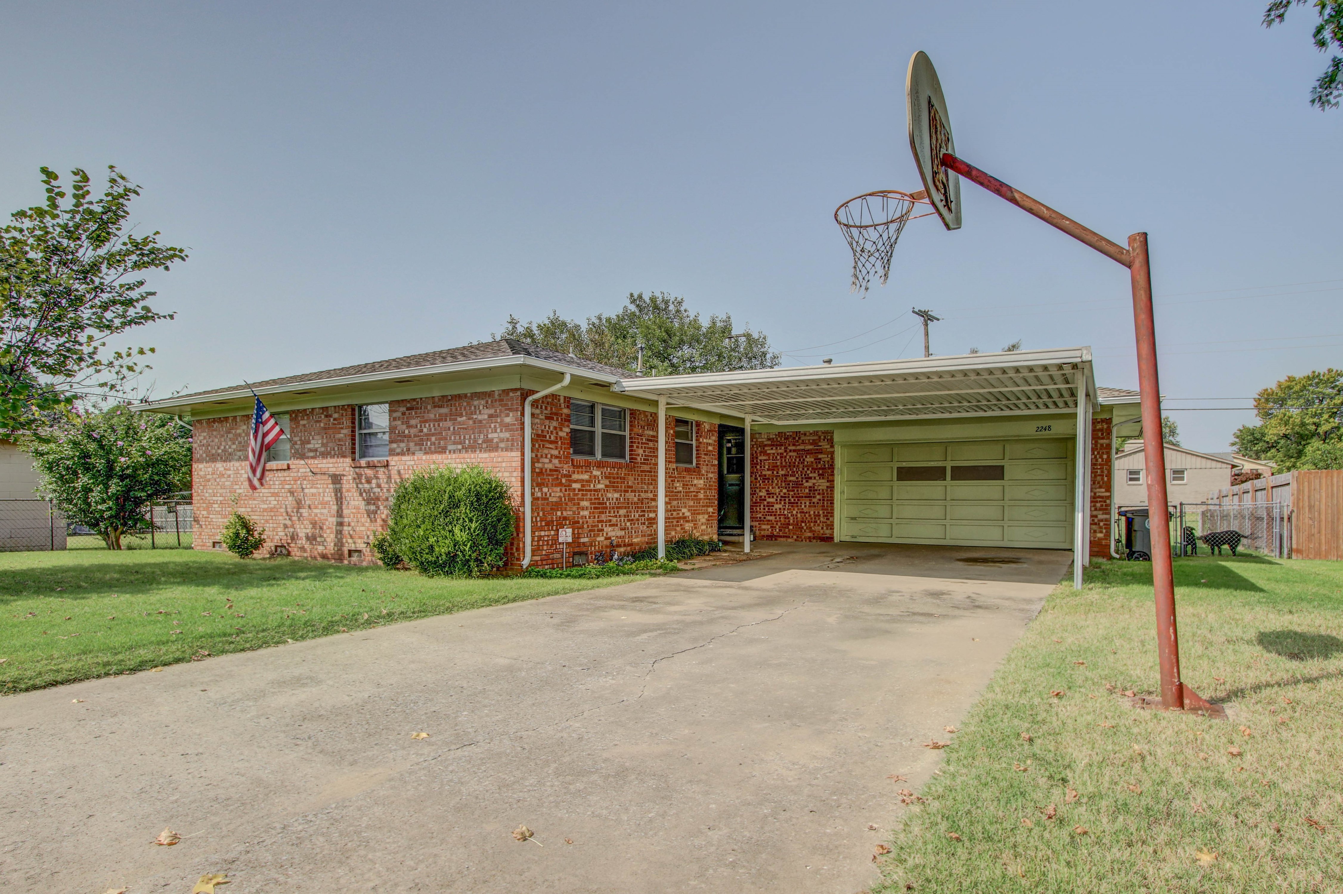 2248 S Memorial Drive Property Photo 1