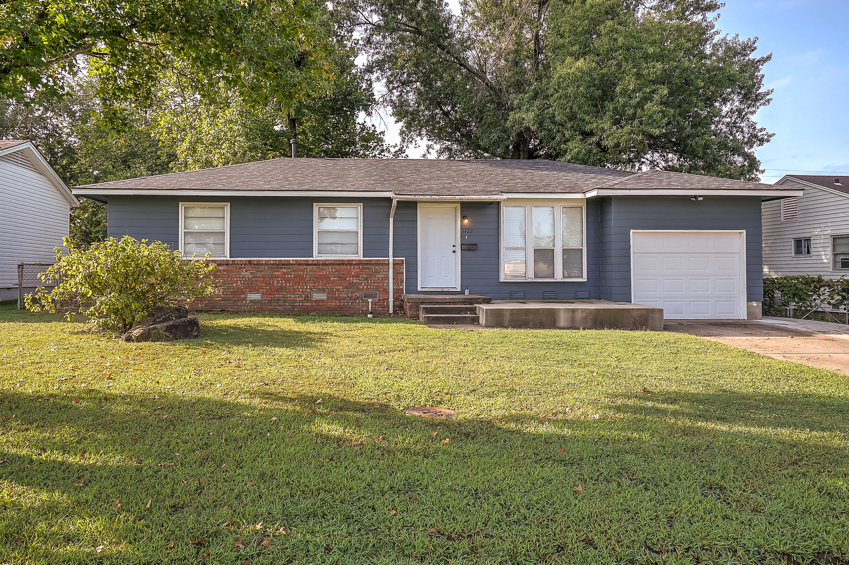 1422 E Perkins Avenue Property Photo 1