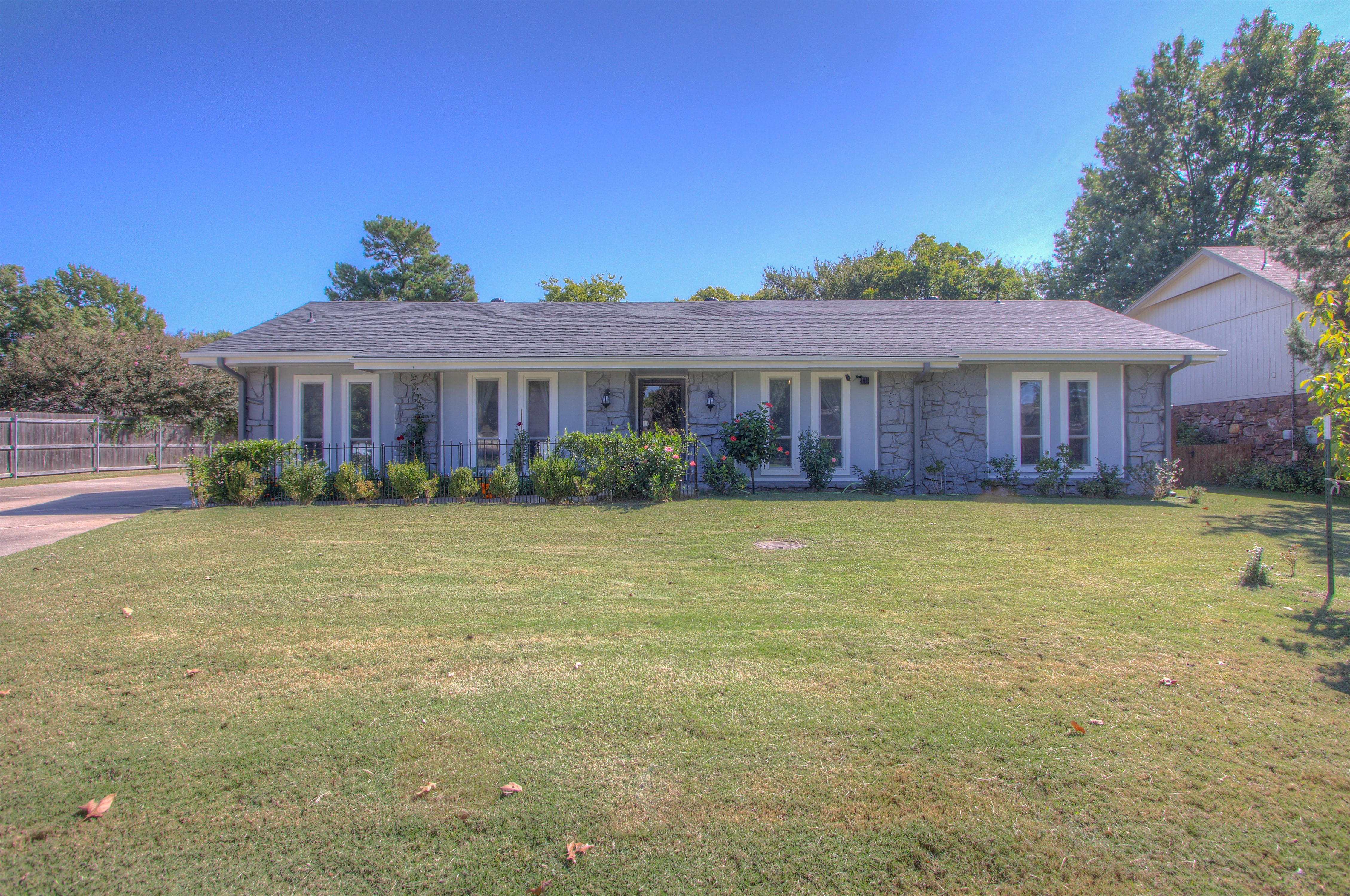 683 Meadowood Drive Property Photo 1
