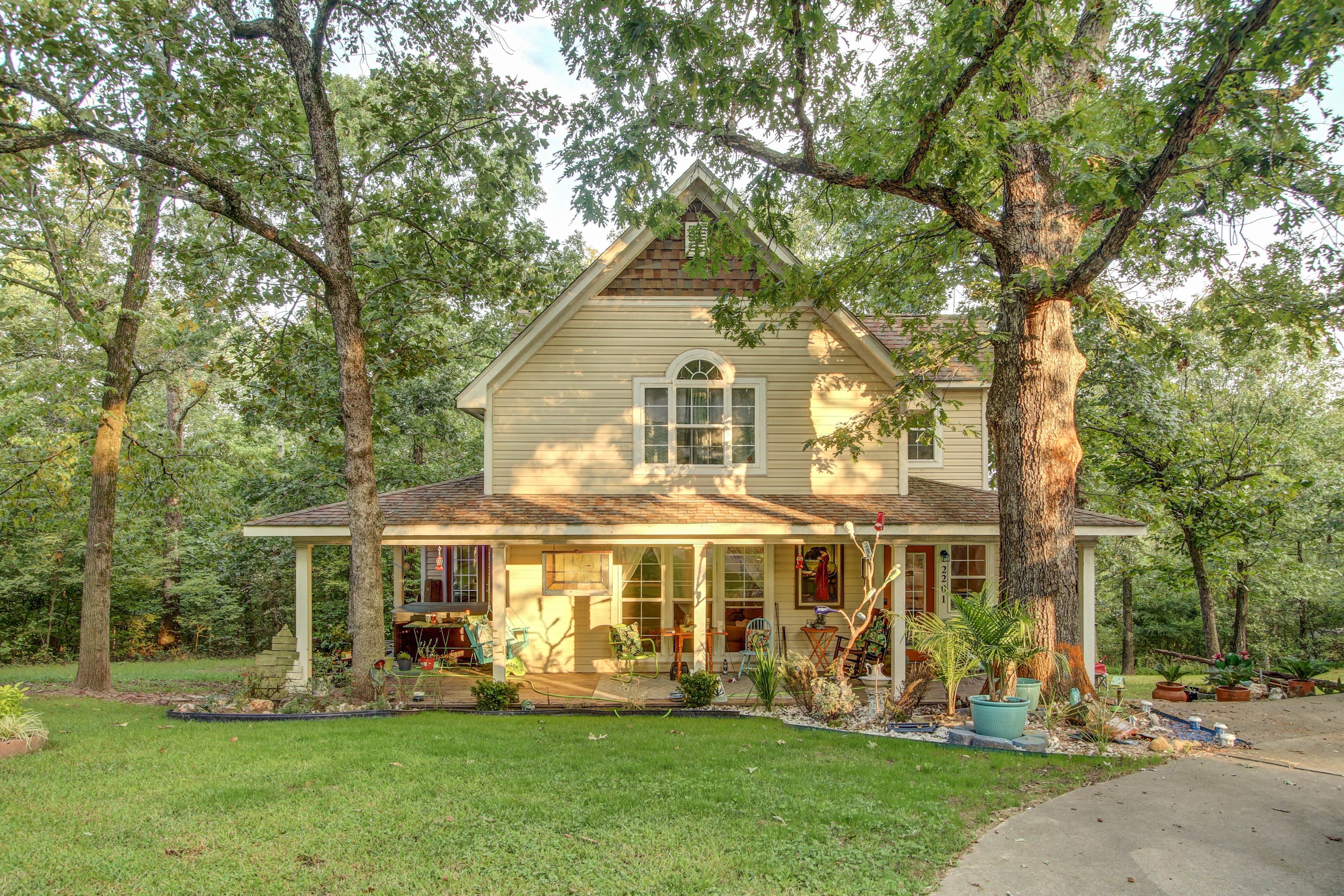 2201 Woodland Lane Property Photo 1
