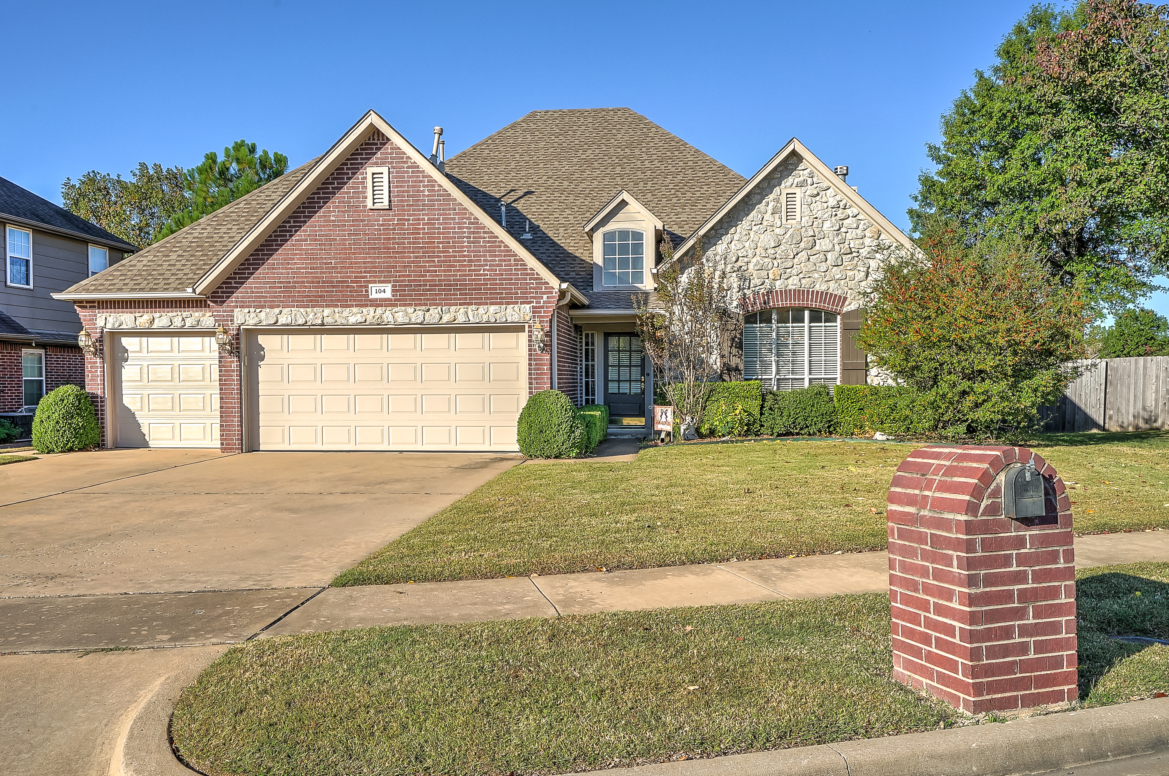 104 S Aster Avenue Property Photo 1