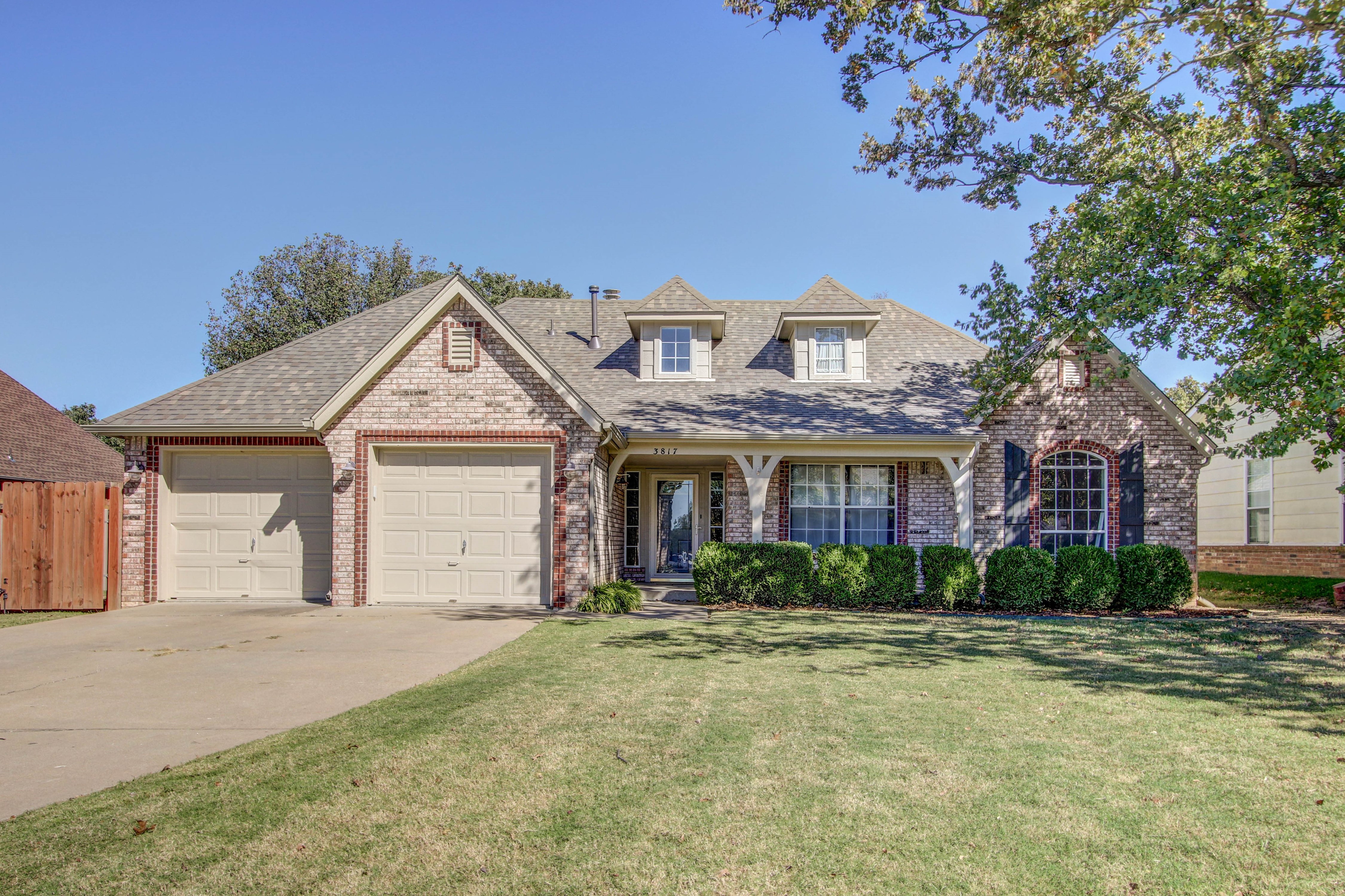 3817 S Rolling Oaks Drive Property Photo 1