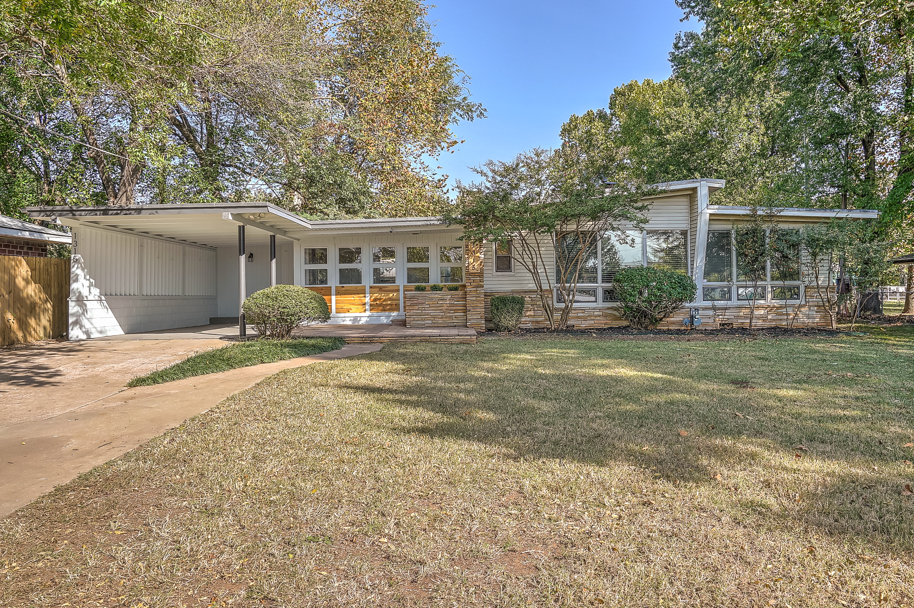 1315 W 49th Street Property Photo 1