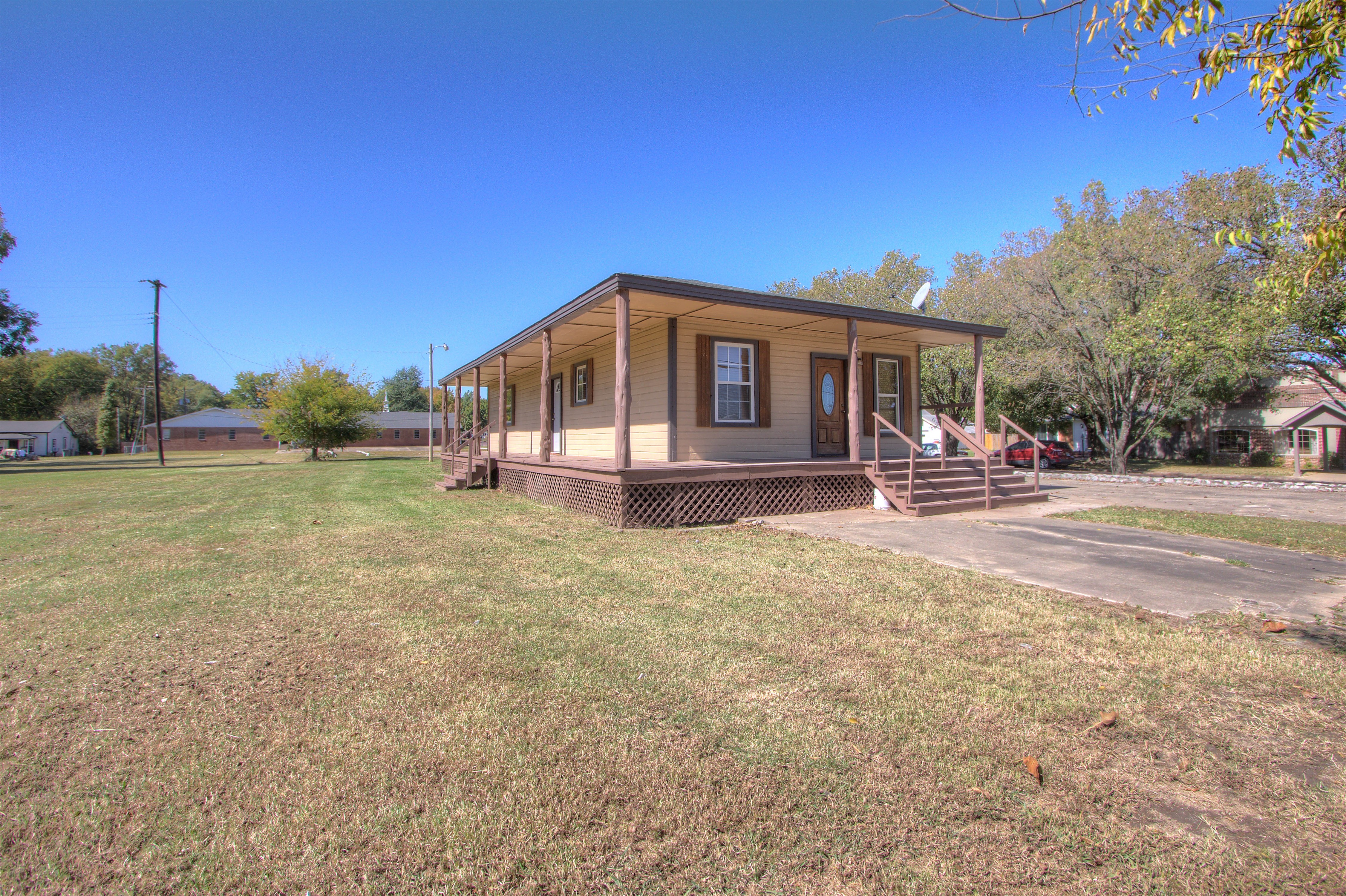 201 S Choctaw Avenue Property Photo 1
