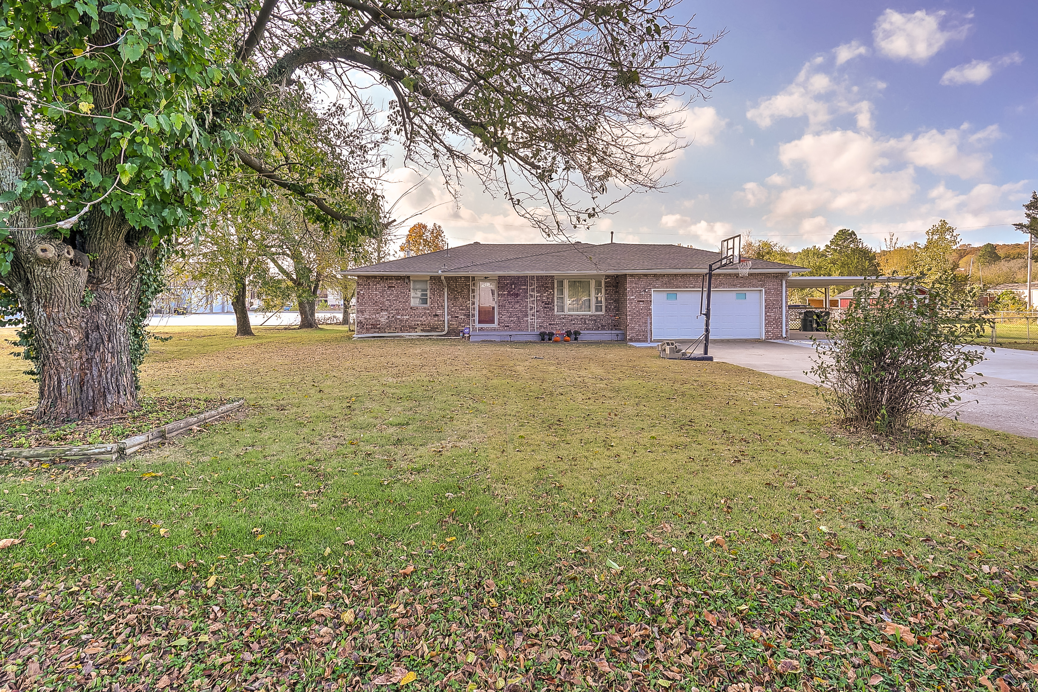 502 W Teel Road Property Photo 1