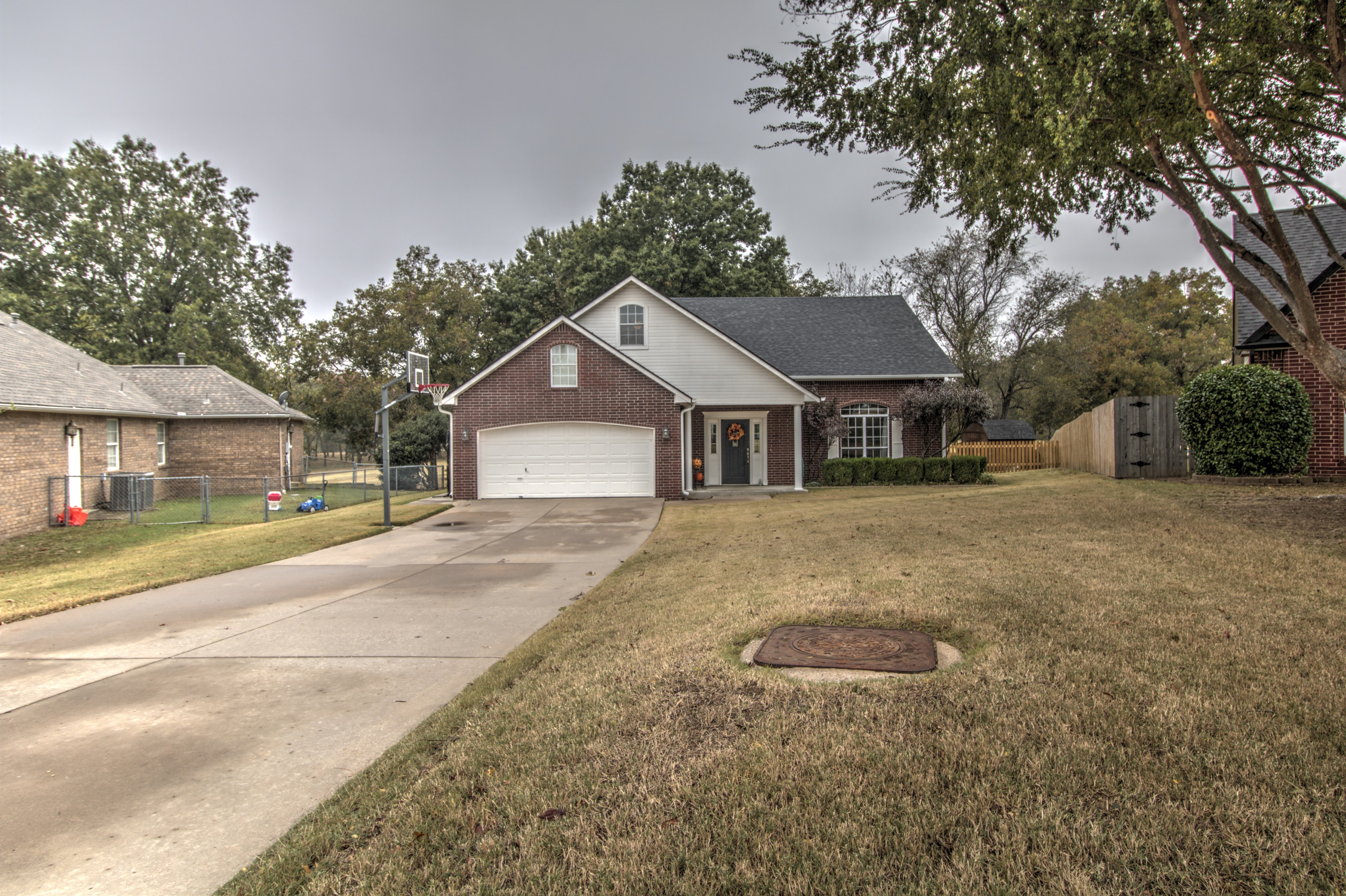 2712 Highwood Drive Property Photo 1
