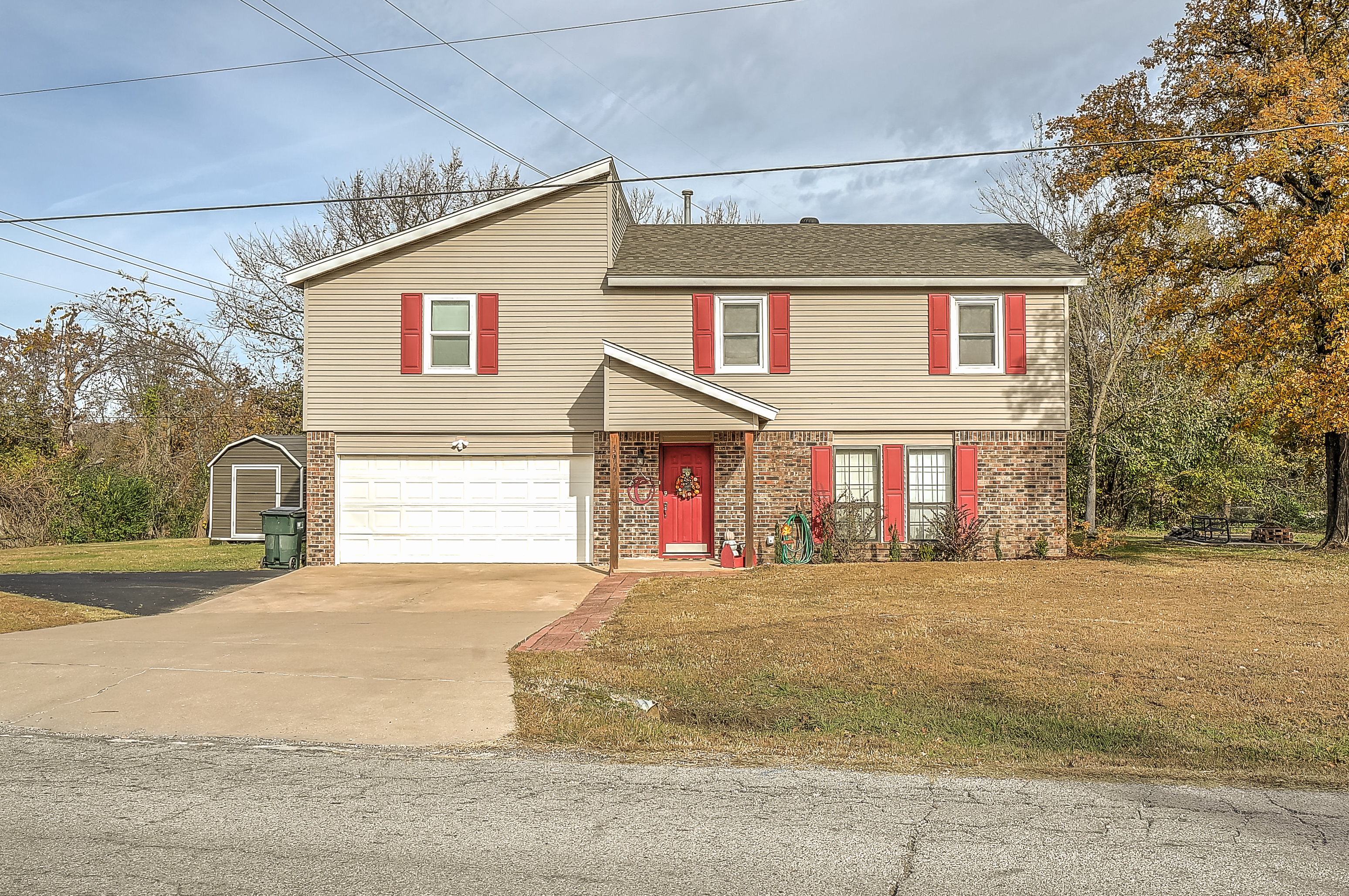 3015 Frontier Road Property Photo 1