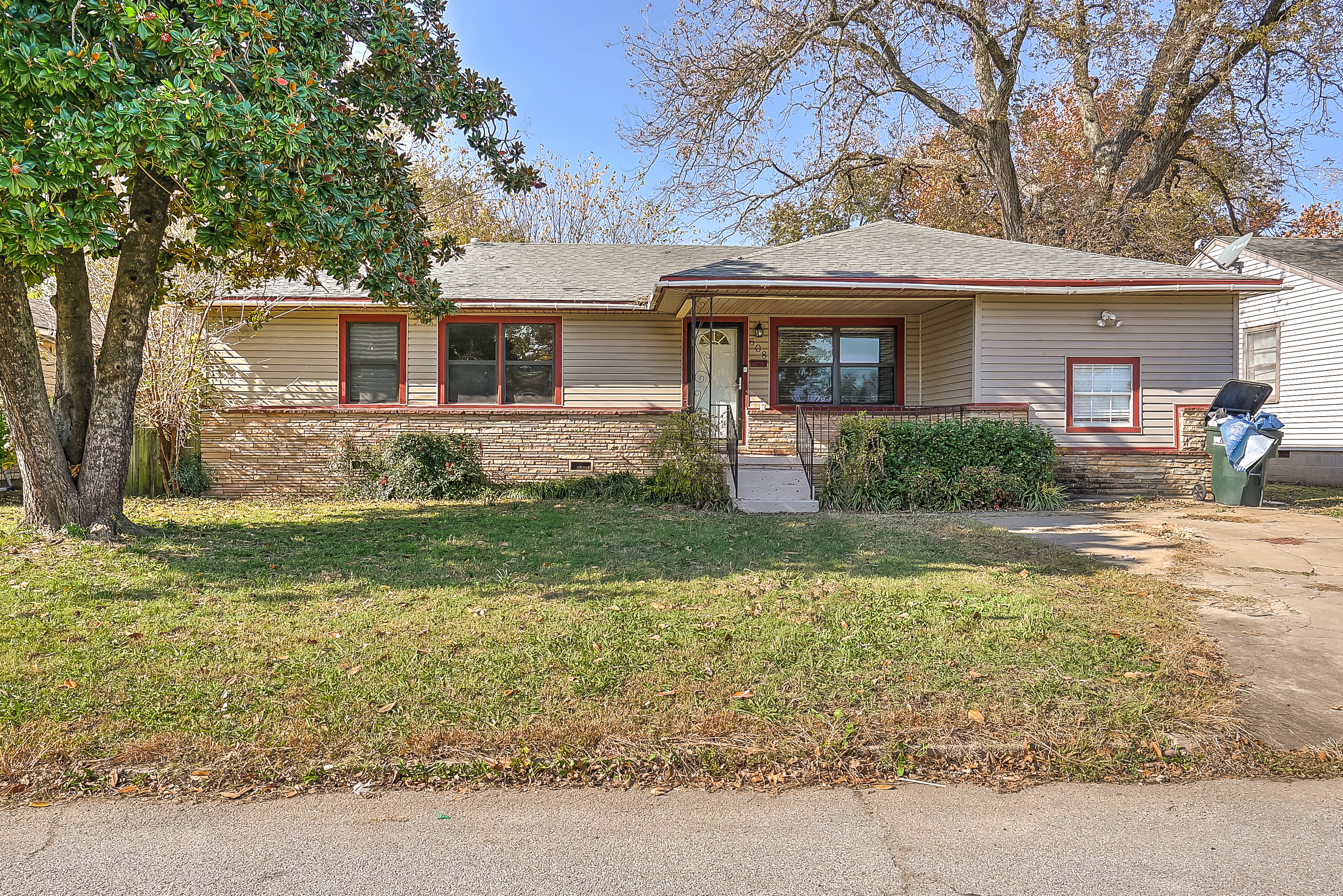 608 S Cedar Street Property Photo 1