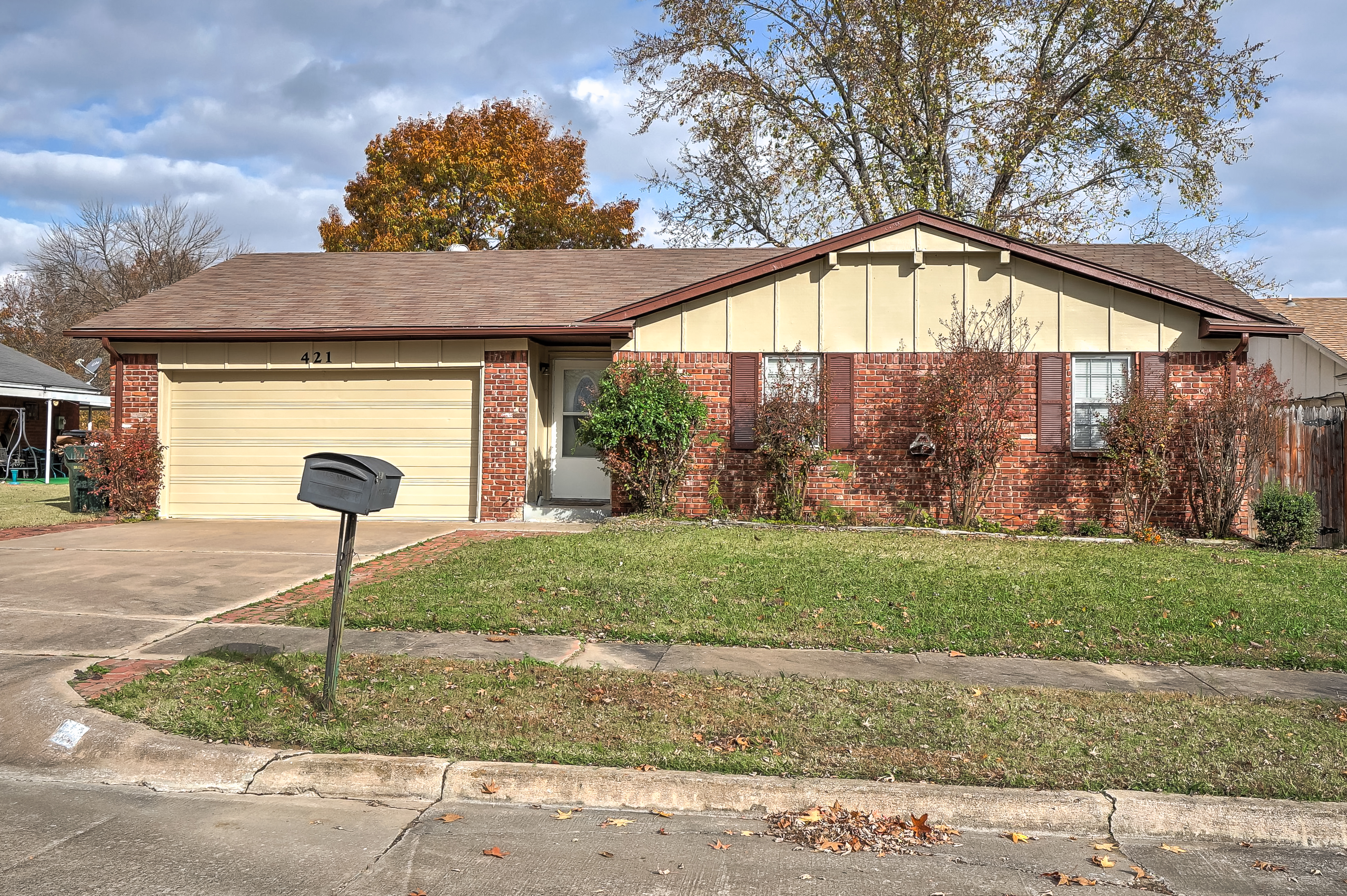 421 W Fairlane Court Property Photo 1