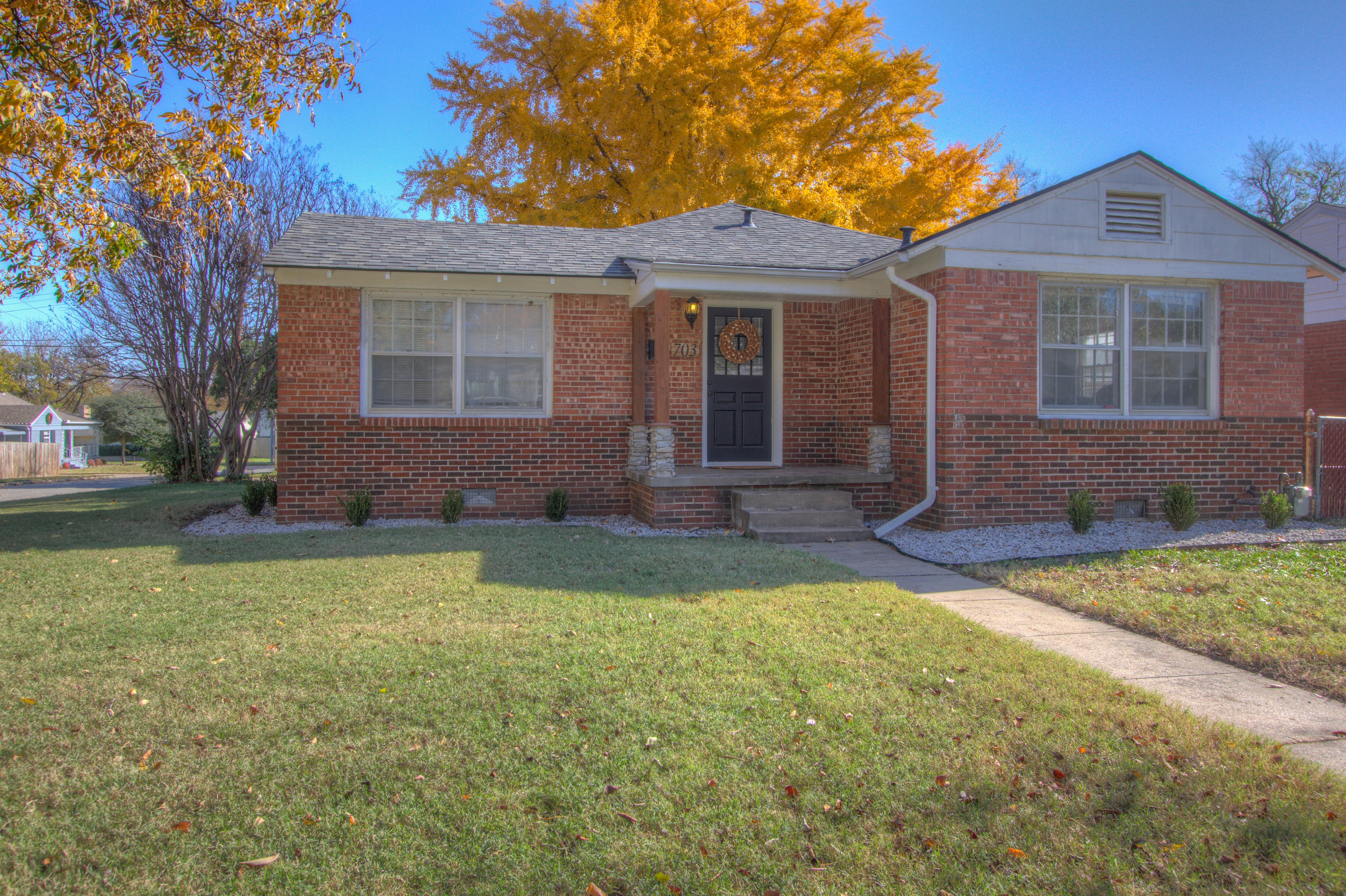 703 S Richmond Avenue Property Photo 1