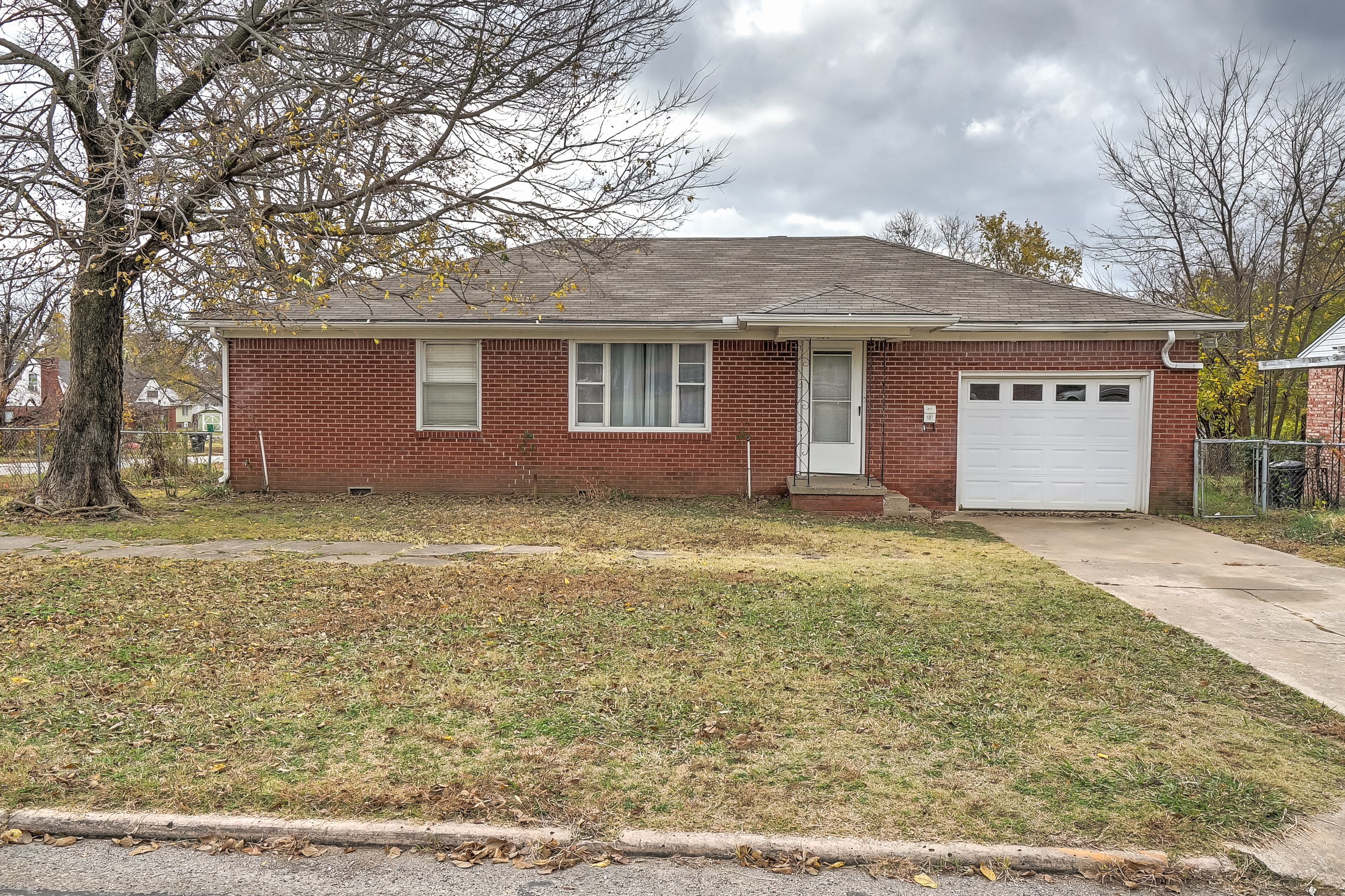 820 E Lee Avenue Property Photo 1